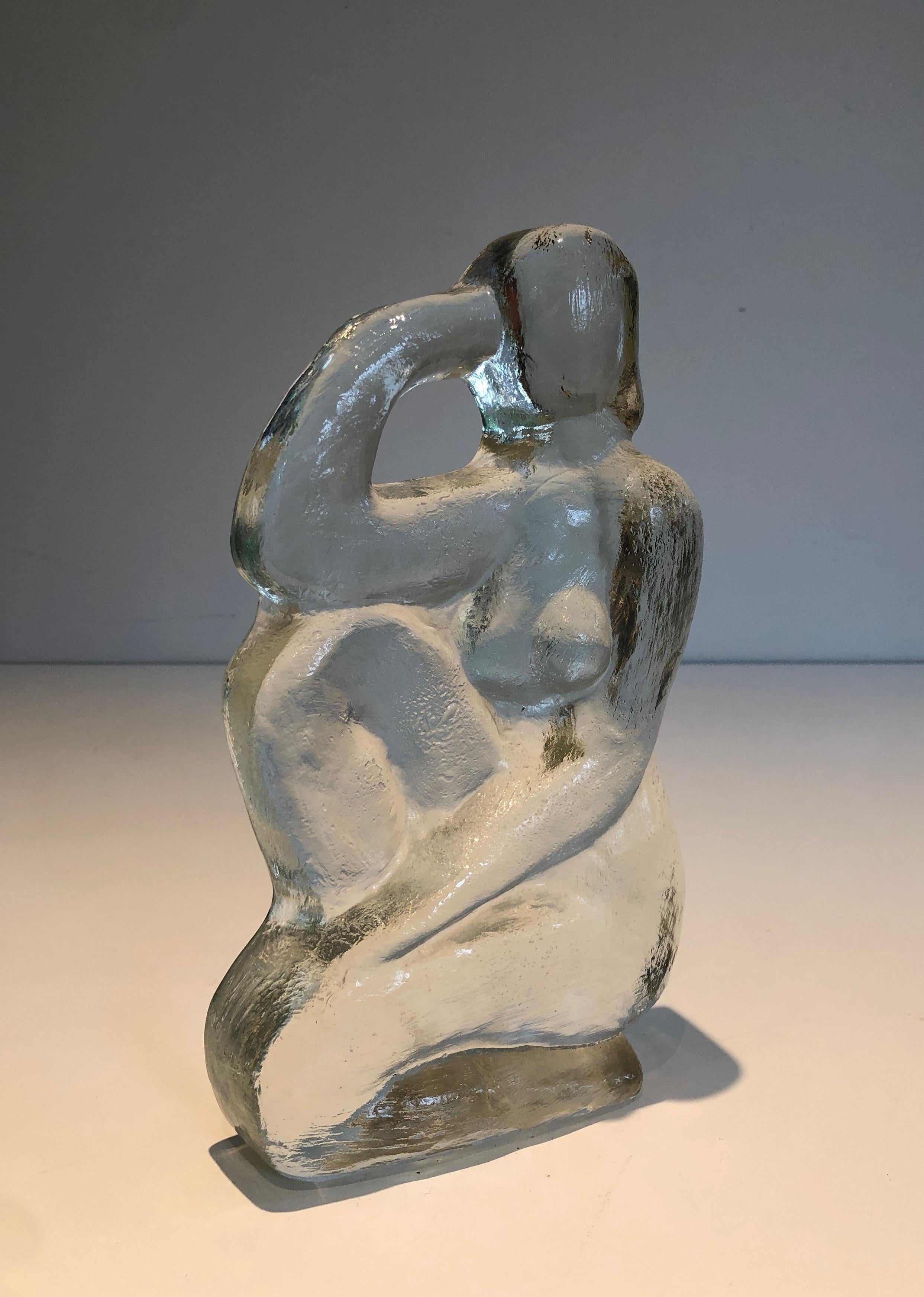 Glass sculpture representing a naked woman posing  in the French Art Deco Style In Good Condition For Sale In Marcq-en-Barœul, Hauts-de-France