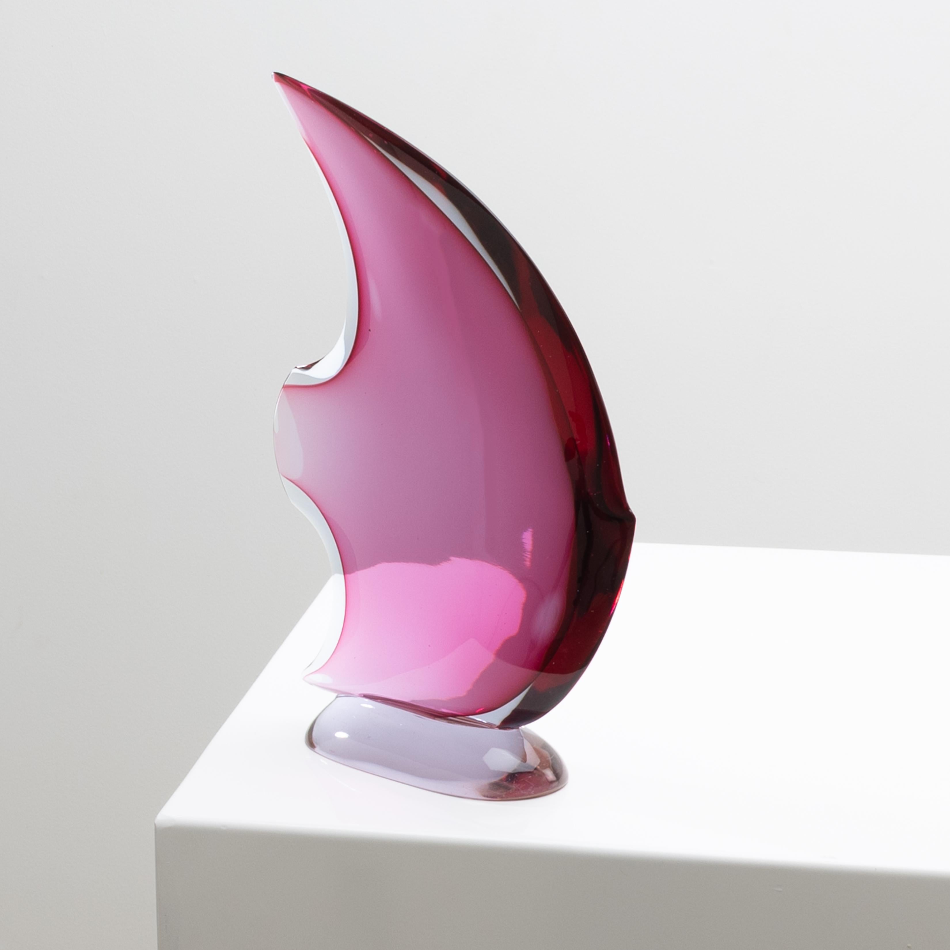 italien Sculpture en verre représentant un poisson stylisé de Mario Pinzoni en vente