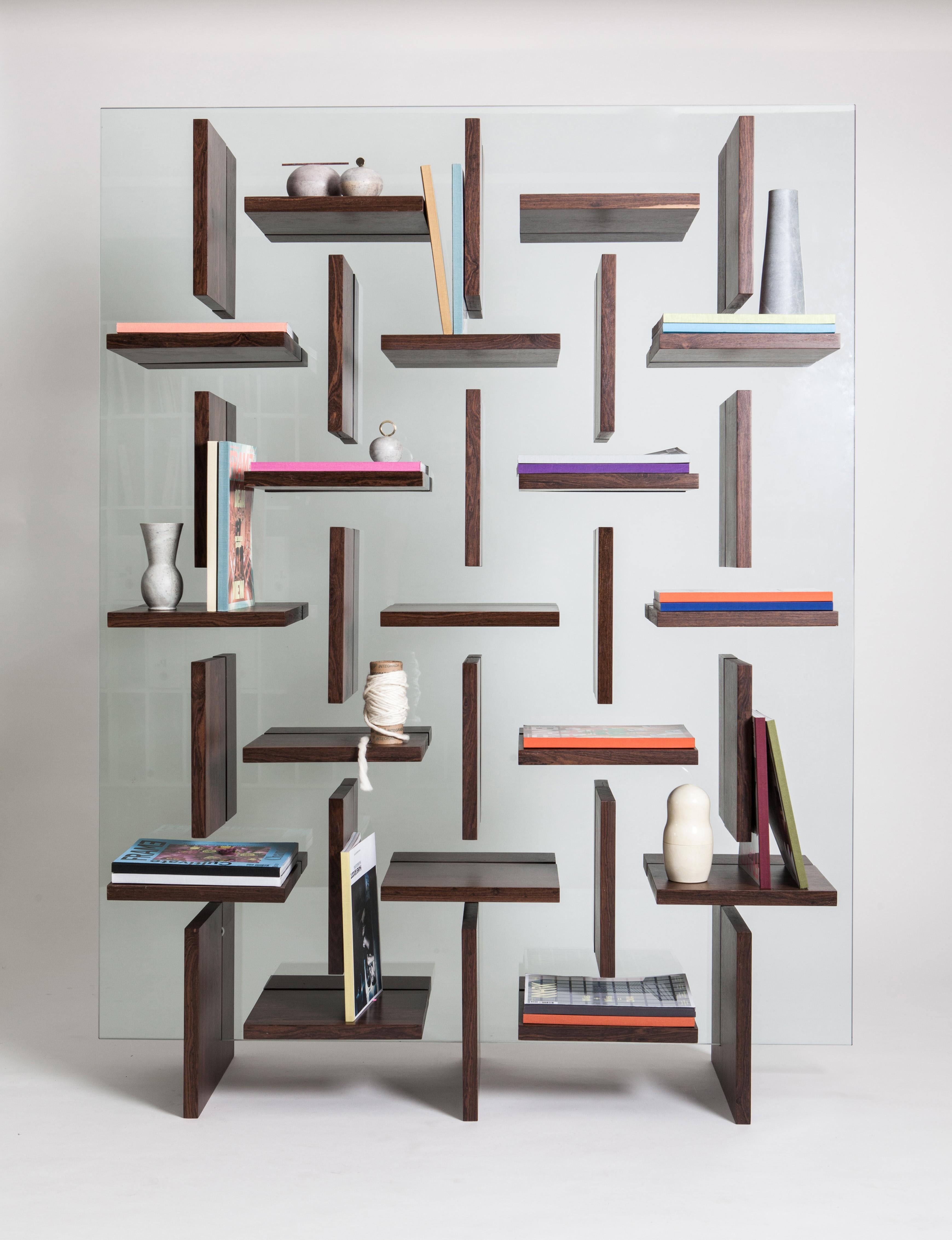 This furniture came from the inversion of an idea, which was to create a shelf that reminds us of a 