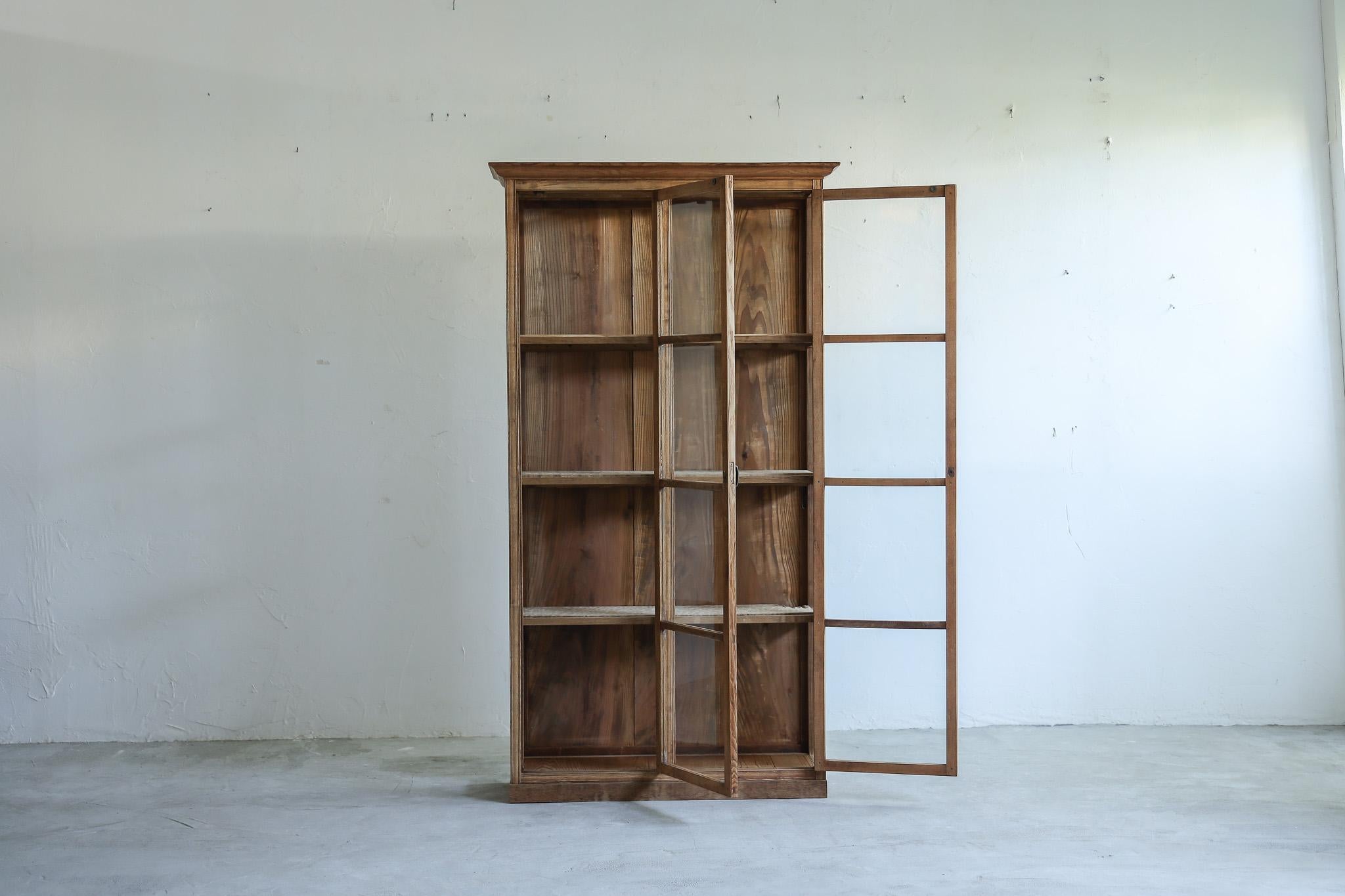Glasvitrine, Lagerregale, Japanische Antiquitäten, Wabi Sabi, Japandi (Taisho) im Angebot
