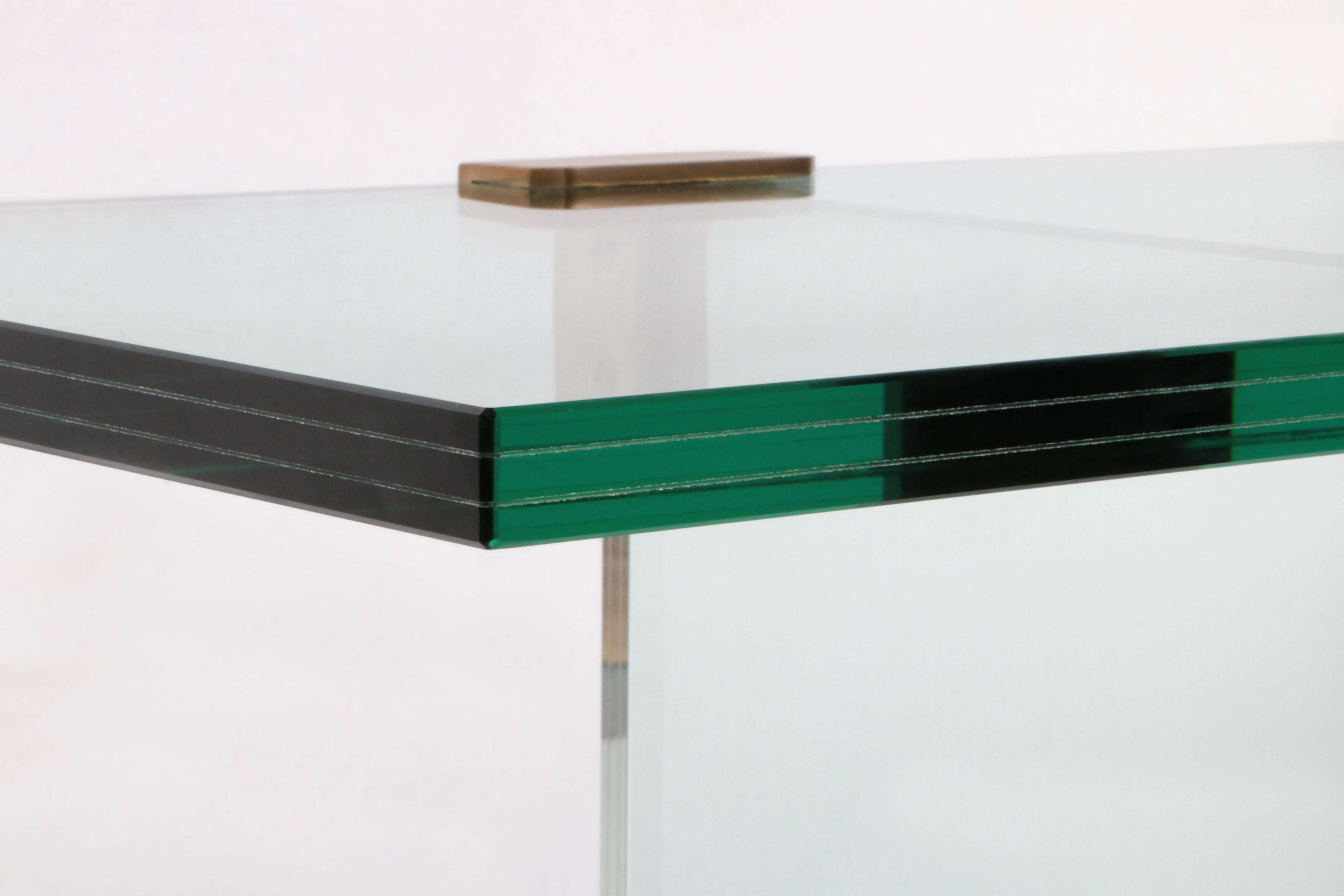Glass side table design by Peter Ghyczy Model T30, 1970 In Excellent Condition In Oostrum-Venray, NL