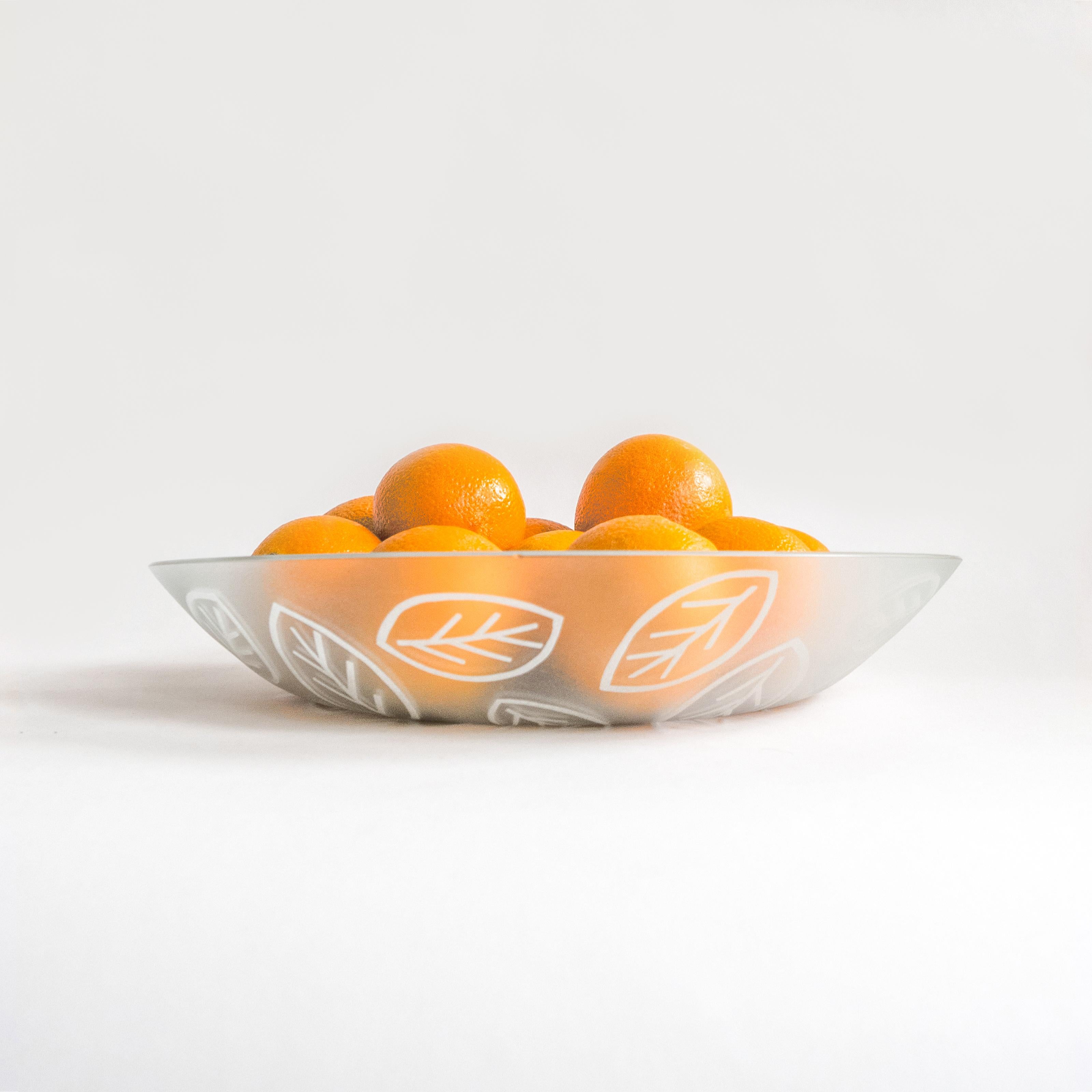 Cuenco de cristal con hojas de plata de Judy Smilow en Nuevo estado para la venta en New York, NY