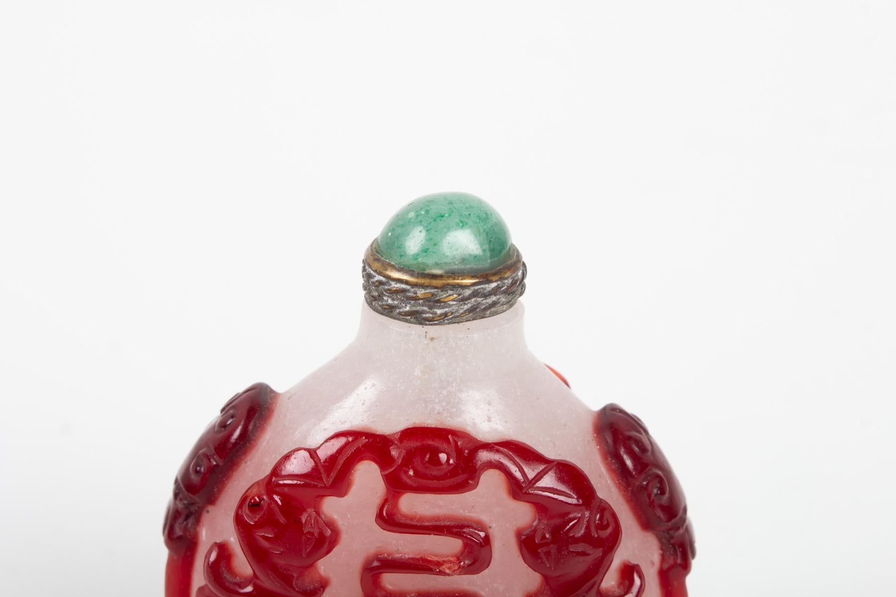 Chinese Glass Snuffbox Overlay White Opaque and Red Blood with Decoration of a Dragon