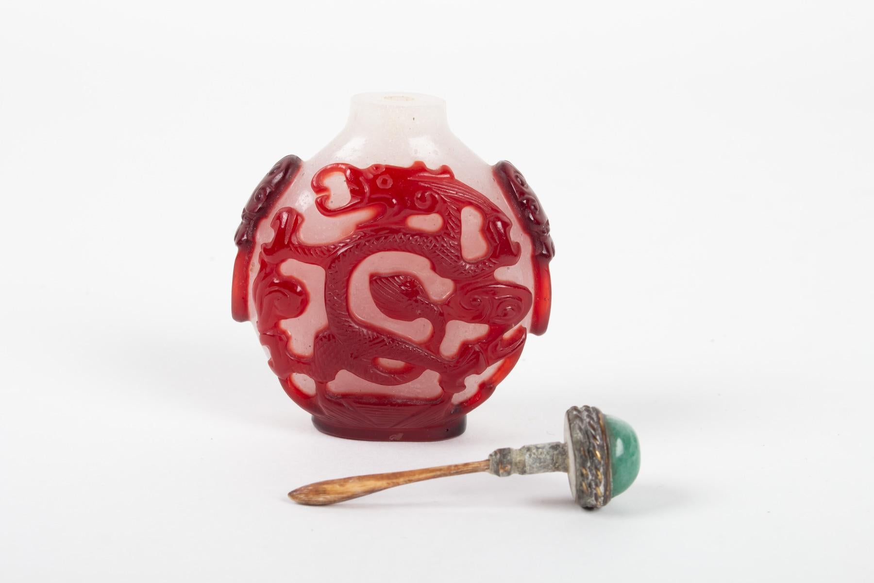 Glass Snuffbox Overlay White Opaque and Red Blood with Decoration of a Dragon 1