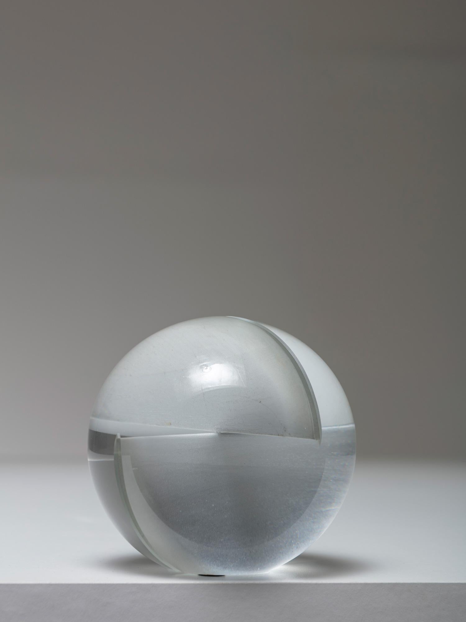 Gorgeous crystal sphere by Floris Meydam for Leerdam
Solid glass sculpture generated by two orthogonal cuts.