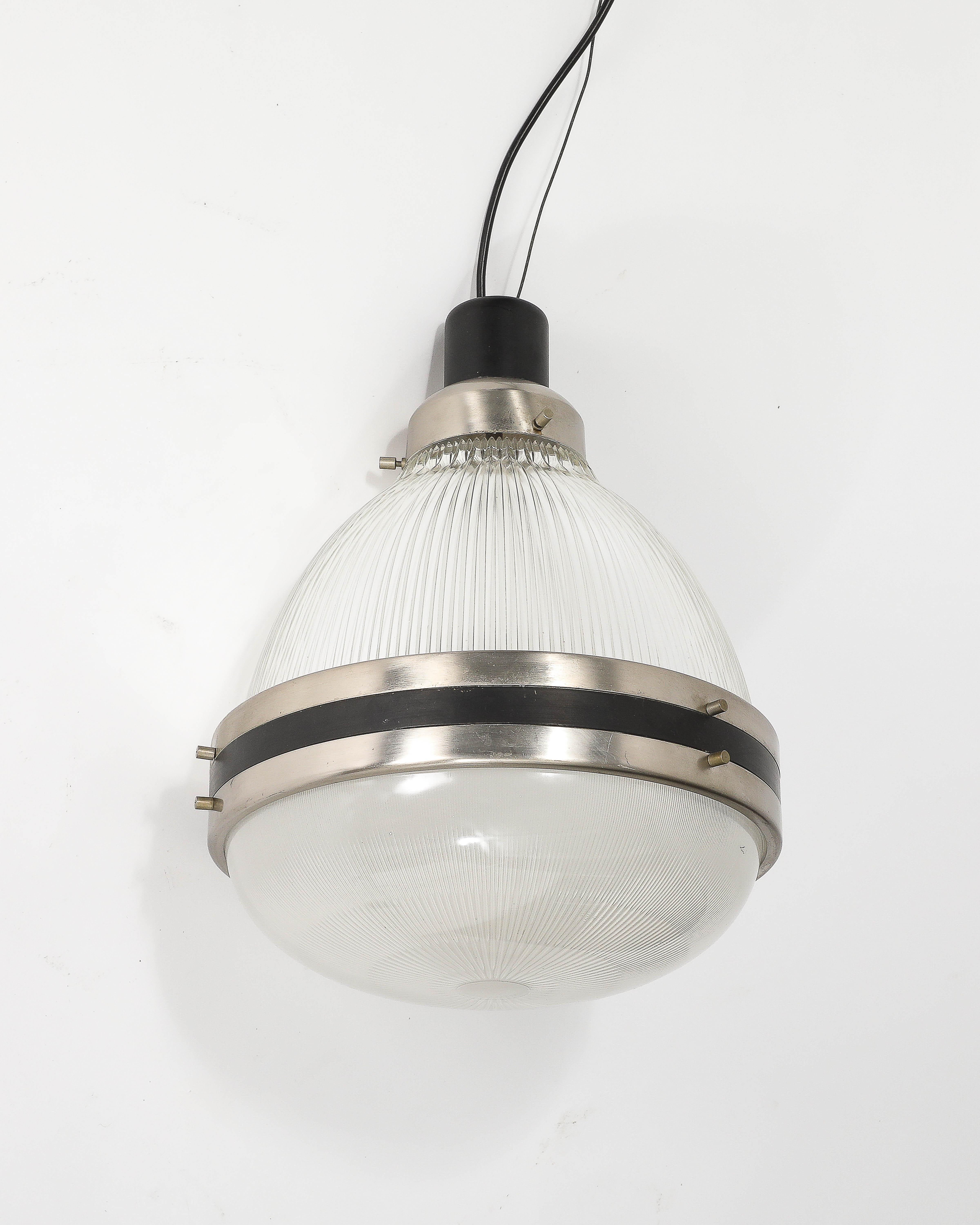 Italiano Lampada a sospensione in vetro, acciaio e smalto di B.B.P.R. per Artemide, Italia, 1950 circa. in vendita