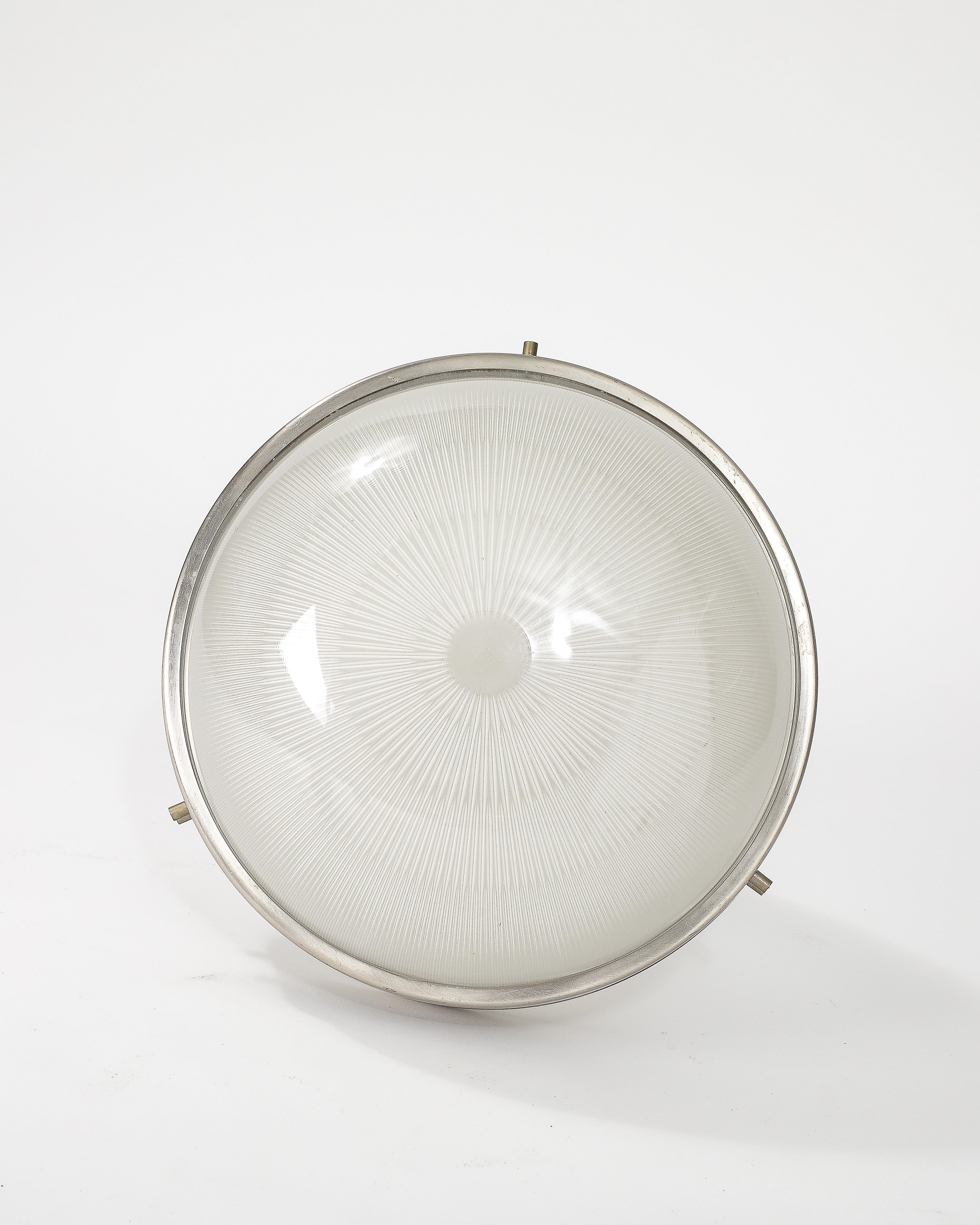 Lampada a sospensione in vetro, acciaio e smalto di B.B.P.R. per Artemide, Italia, 1950 circa. In condizioni ottime in vendita a New York City, NY
