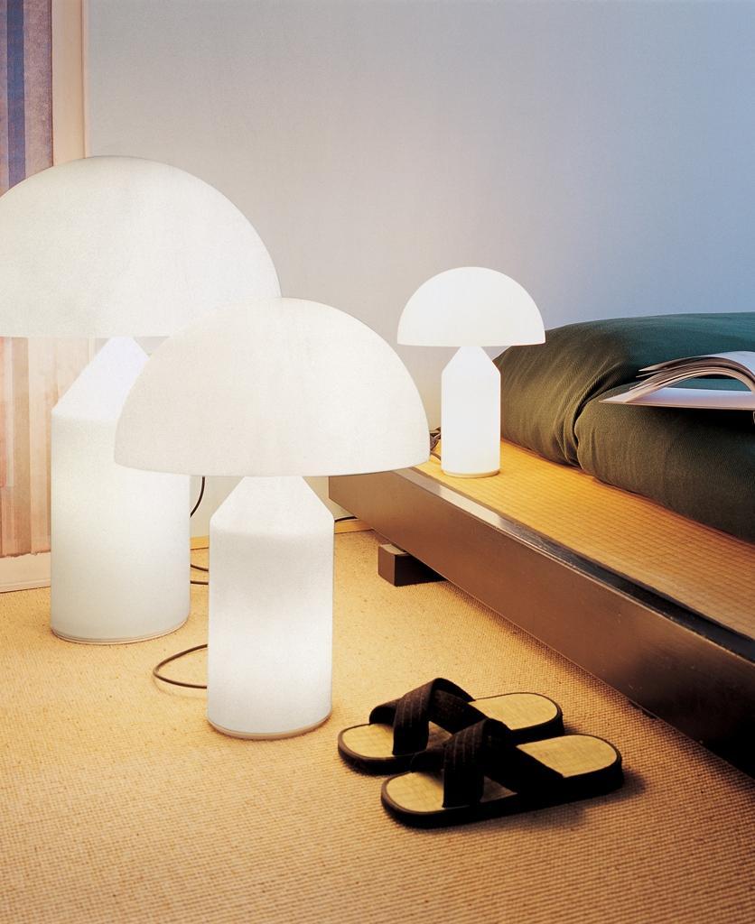 Contemporary Glass Table Lamp Atollo 235 by Vico Magistretti for Oluce For Sale
