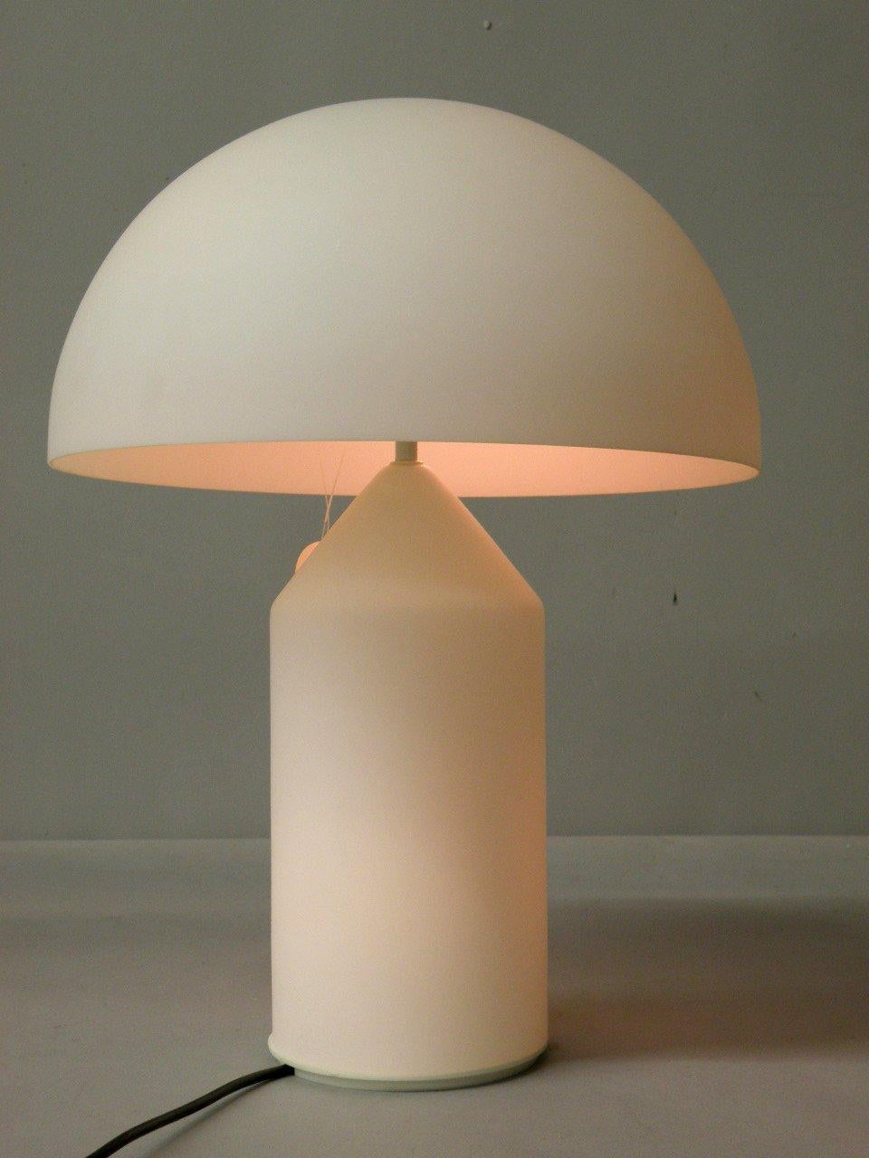 Tischlampe aus Glasglas Atollo 237 von Vico Magistretti für Oluce im Zustand „Neu“ im Angebot in Vienna, AT