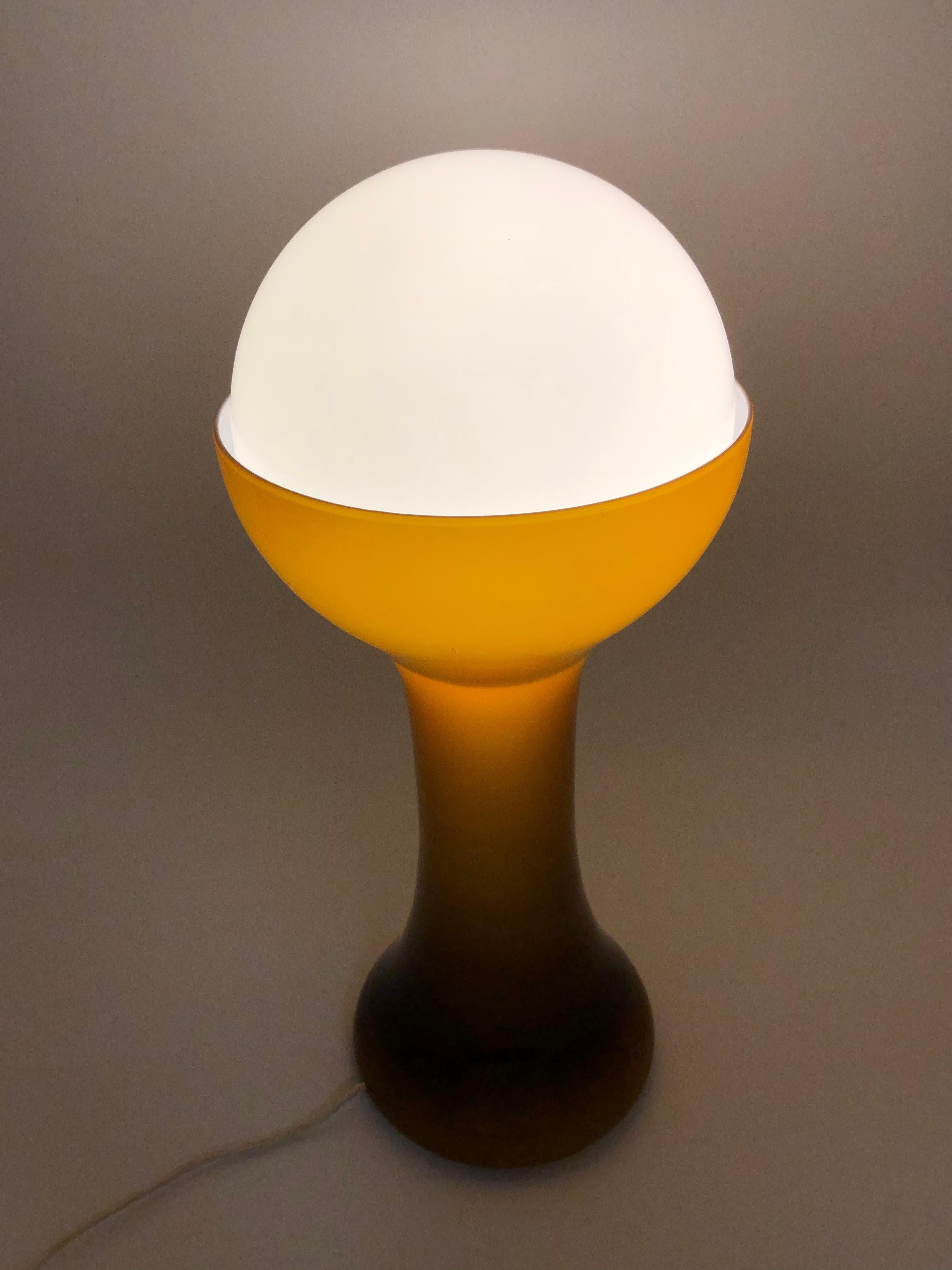 Blown Murano glass table lamp by Italian designer Carlo Nason, dating from the 1970s. Removable dome shade.