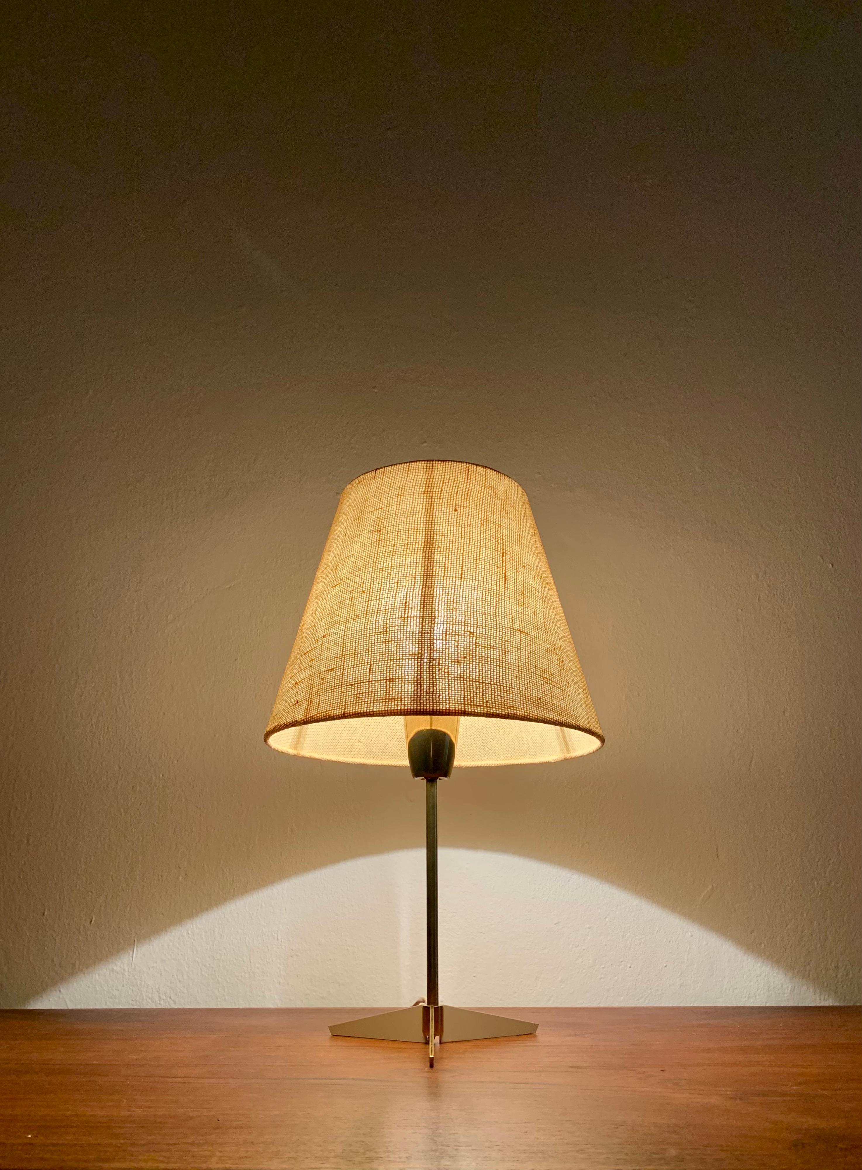 Lampe de table en laiton en vente 4
