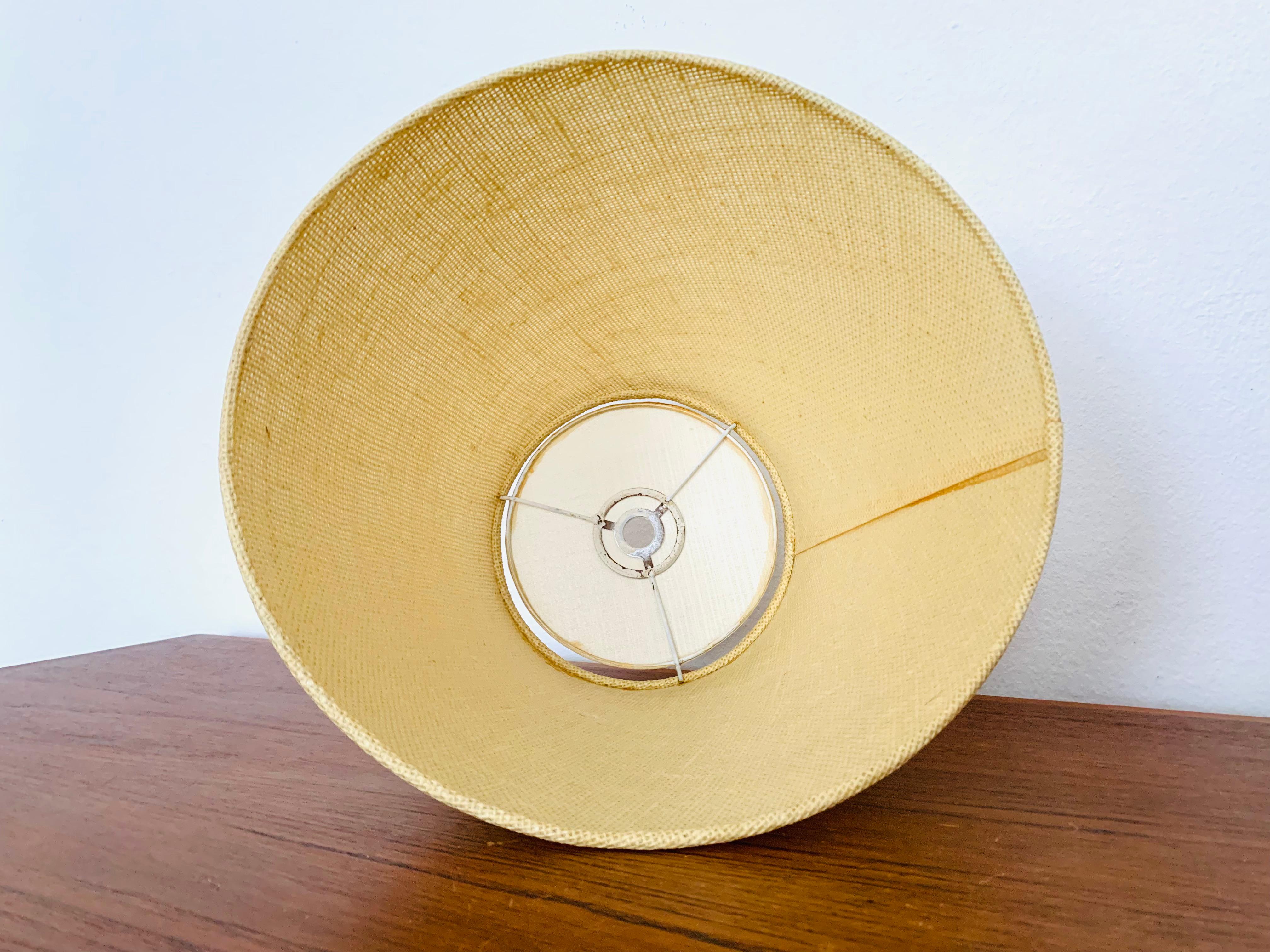 Lampe de table en laiton en vente 7