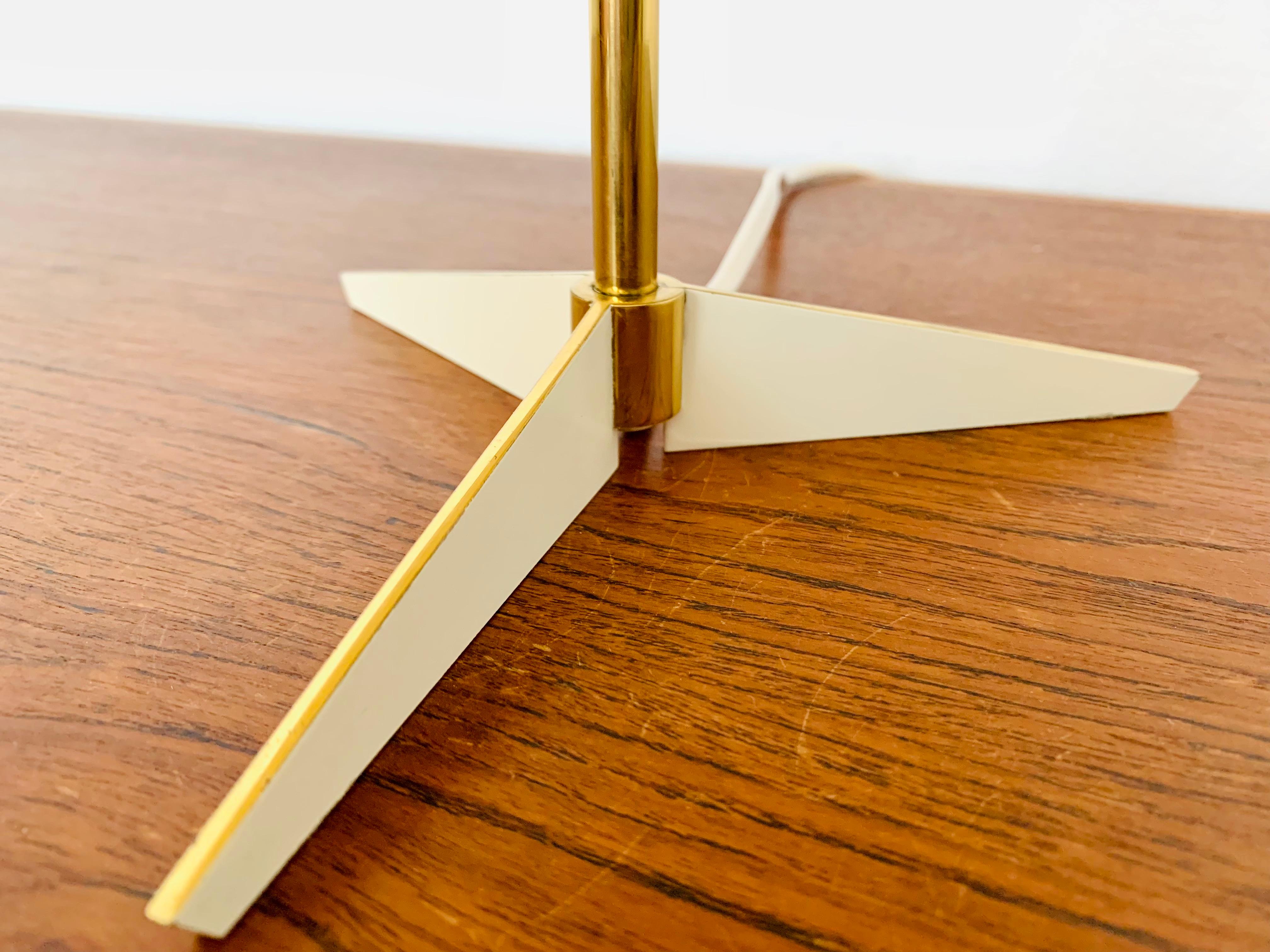 Laiton Lampe de table en laiton en vente