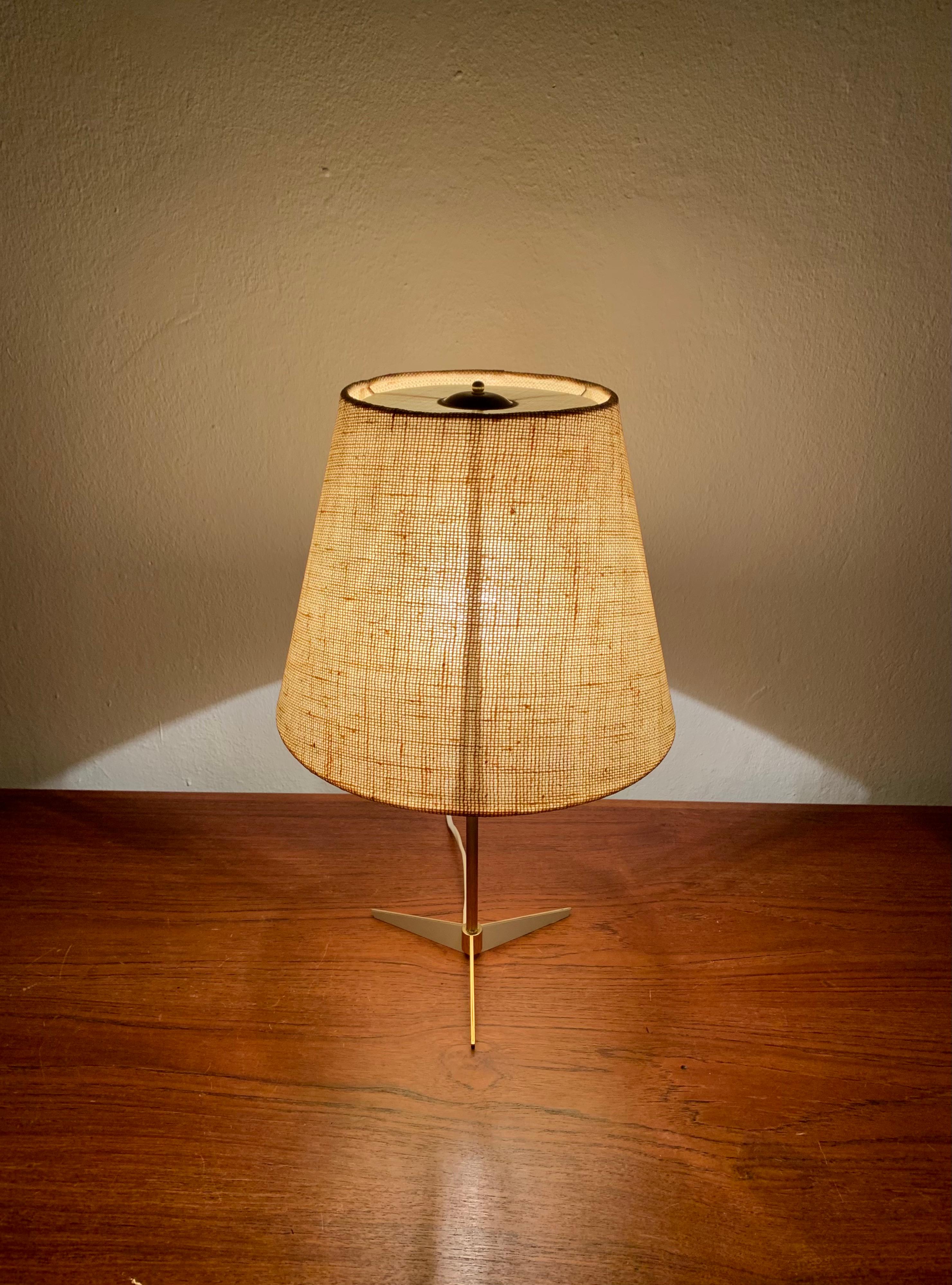 Lampe de table en laiton en vente 1
