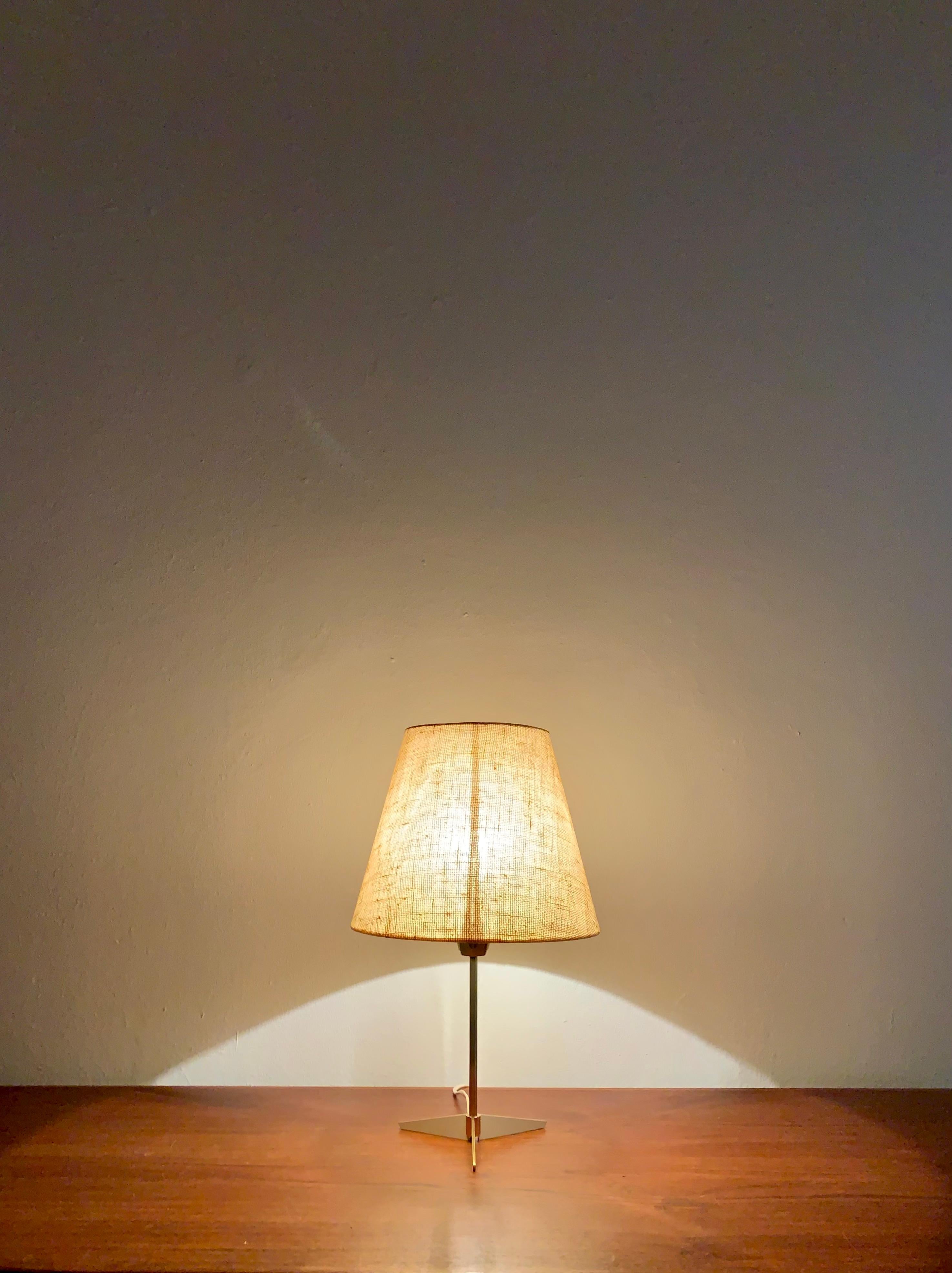 Lampe de table en laiton en vente 2