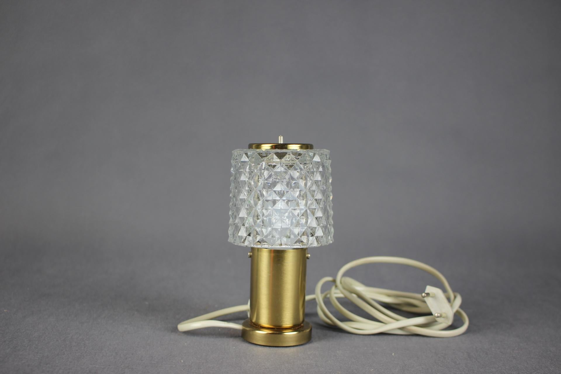Tischlampe aus Glasglas von Kamenicky Senov, Tschechoslowakei, 1970er Jahre (Tschechisch) im Angebot