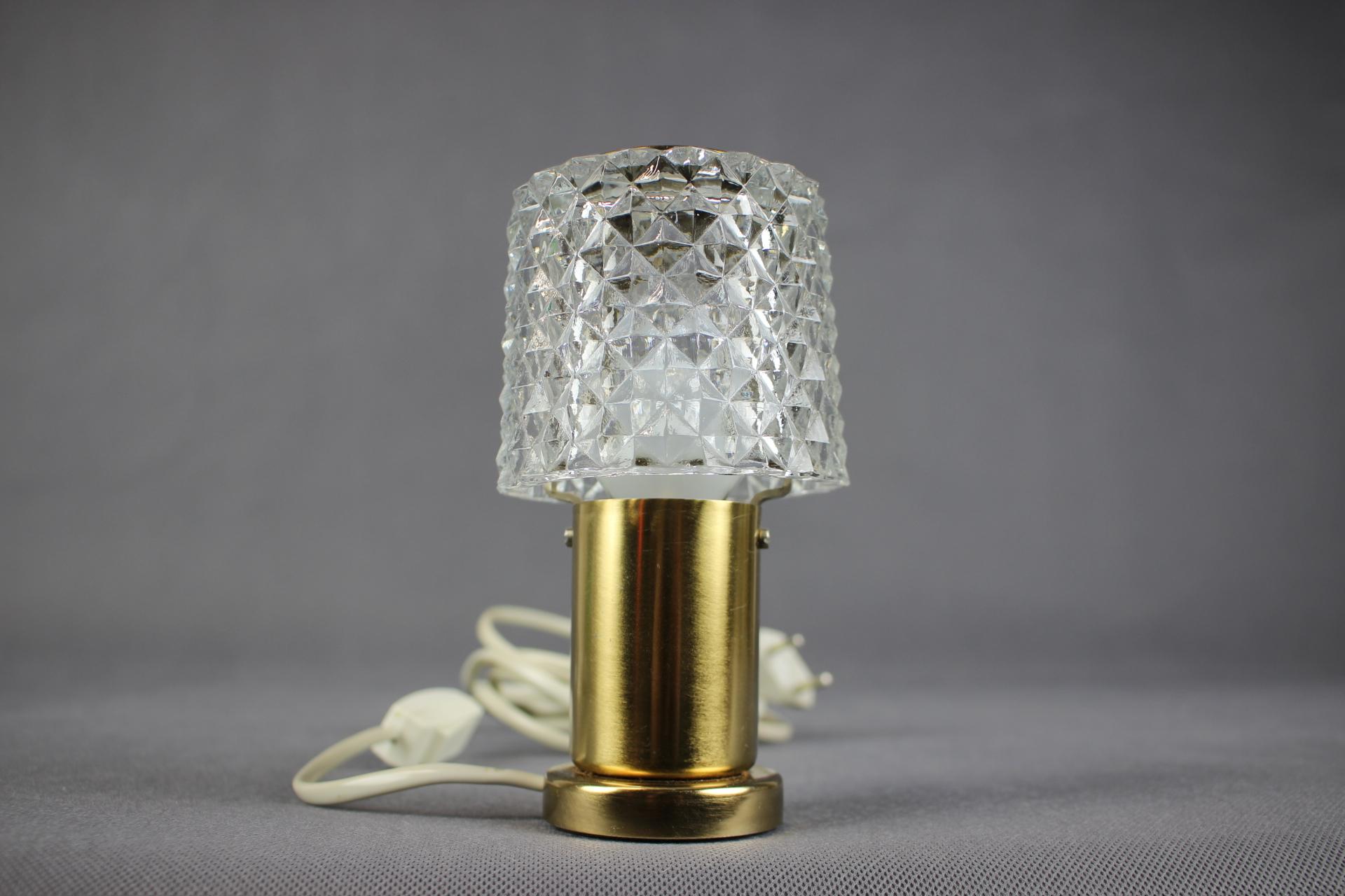 Tischlampe aus Glasglas von Kamenicky Senov, Tschechoslowakei, 1970er Jahre (Ende des 20. Jahrhunderts) im Angebot