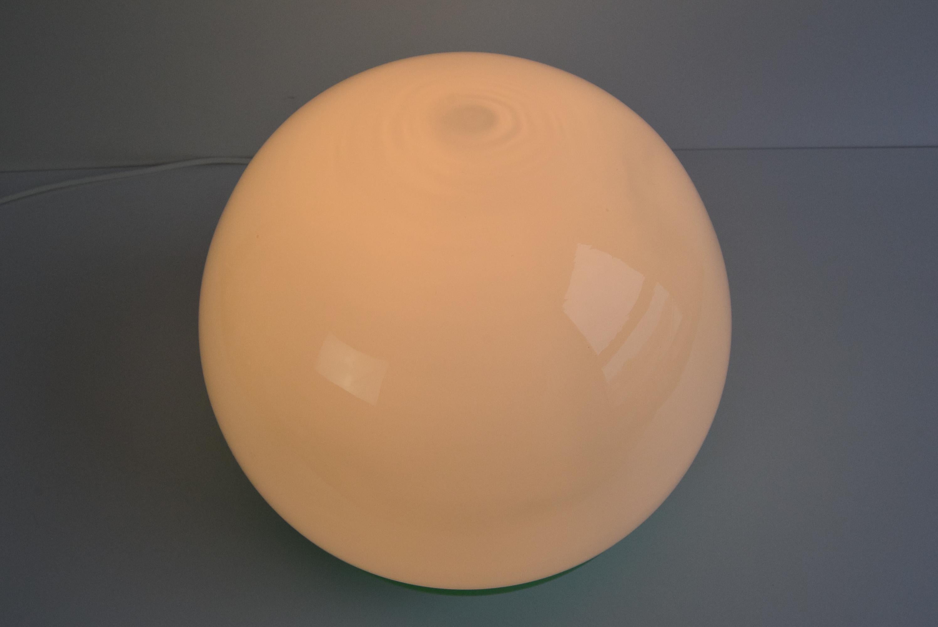 Glass table lamp, by Štěpán Tabera for OPP Jihlava, 1970s. In Good Condition For Sale In Praha, CZ