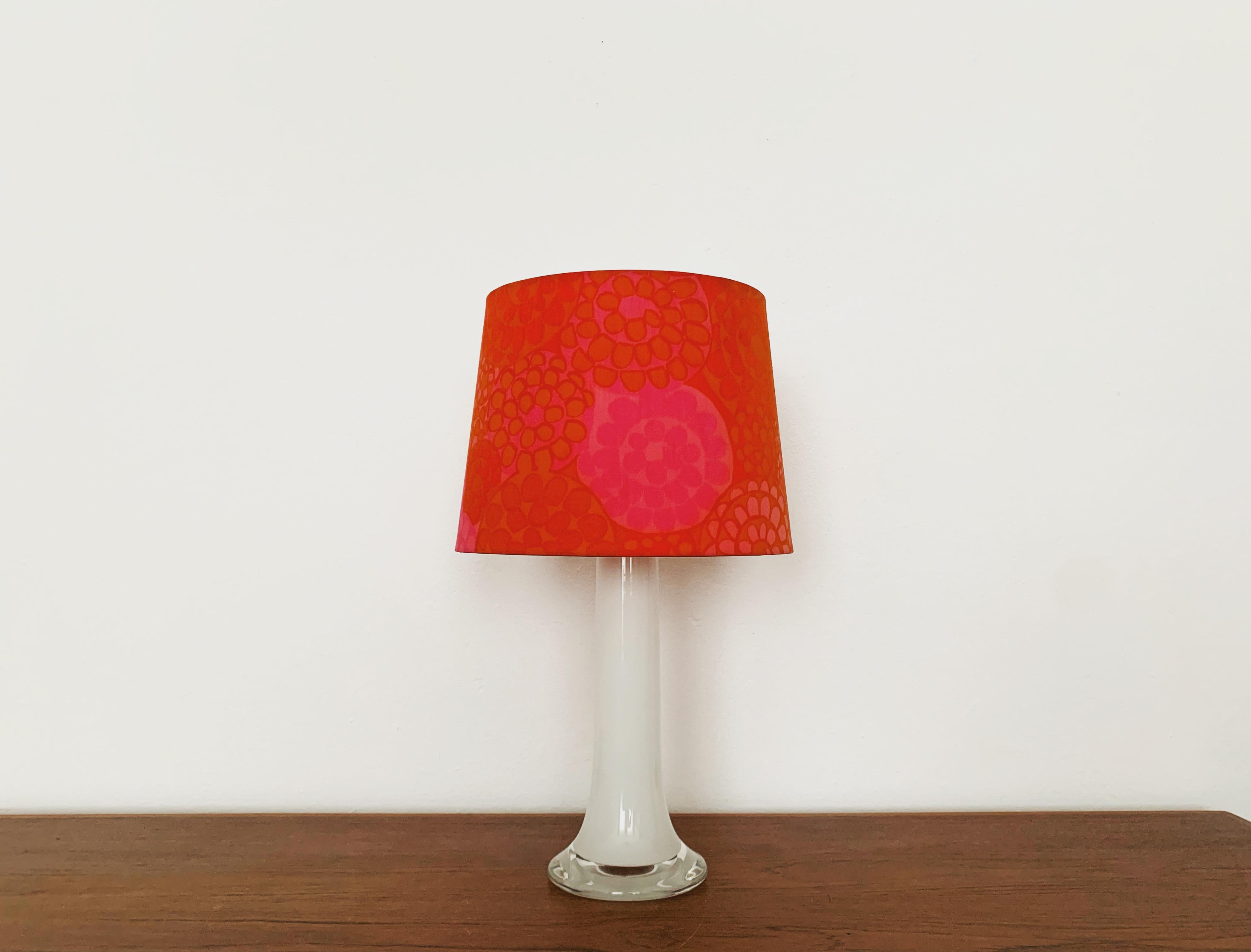 Scandinave moderne Lampe de table en verre par Uno & Östen Kristiansson pour Luxus en vente