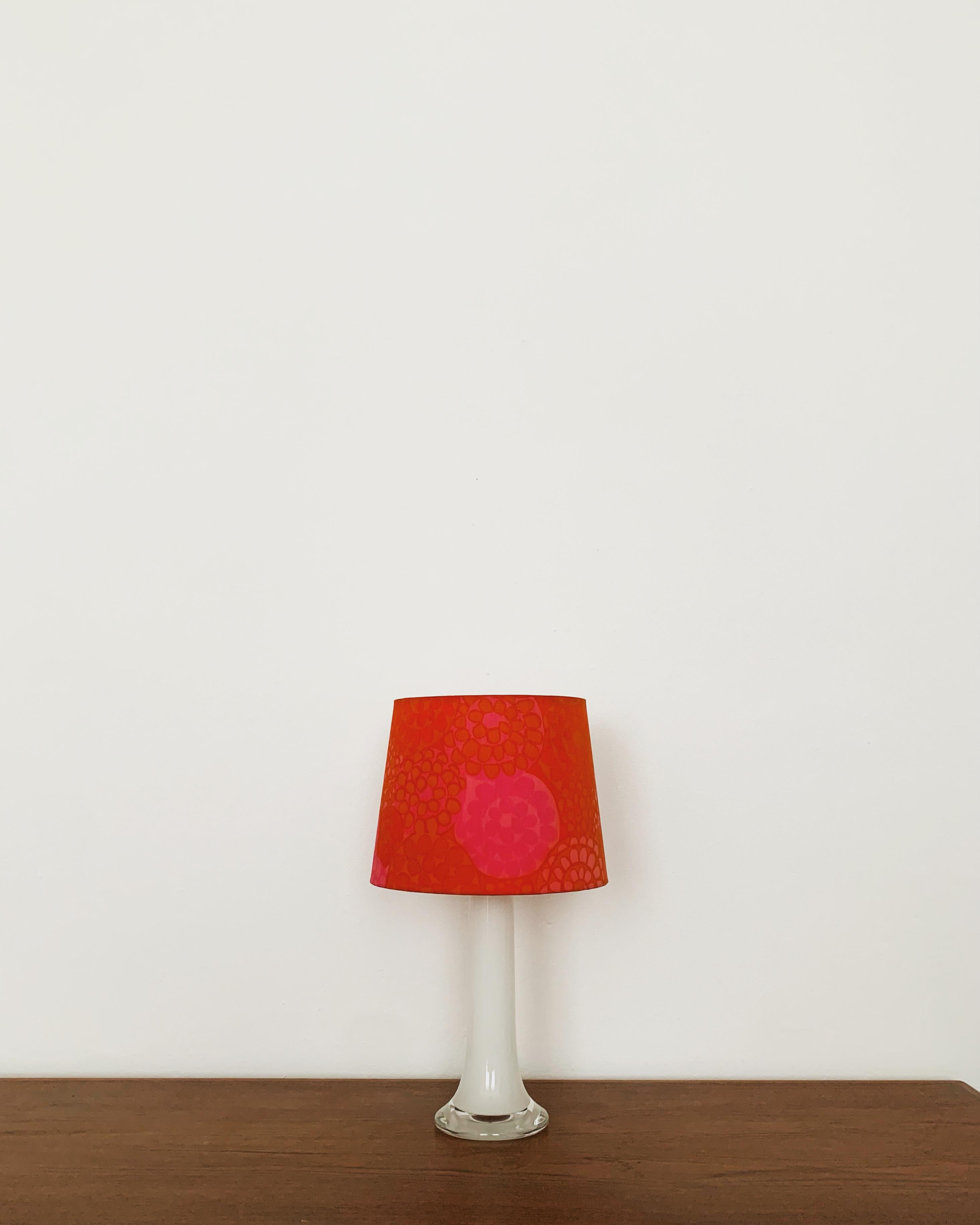 Suédois Lampe de table en verre par Uno & Östen Kristiansson pour Luxus en vente
