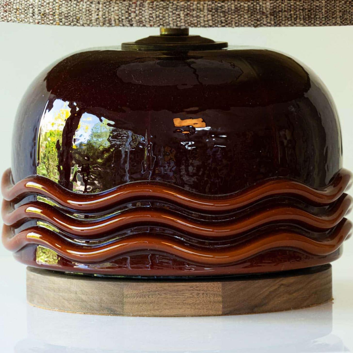 Glass Table Lamp Camel Brown With Walnut Base, New Silk Lampshade by R. Houben en venta 2