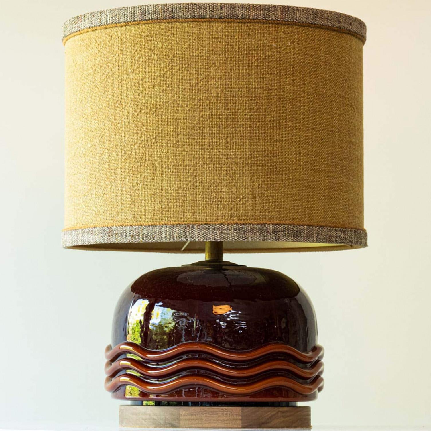 Glass Table Lamp Camel Brown With Walnut Base, New Silk Lampshade by R. Houben finales del siglo XX en venta