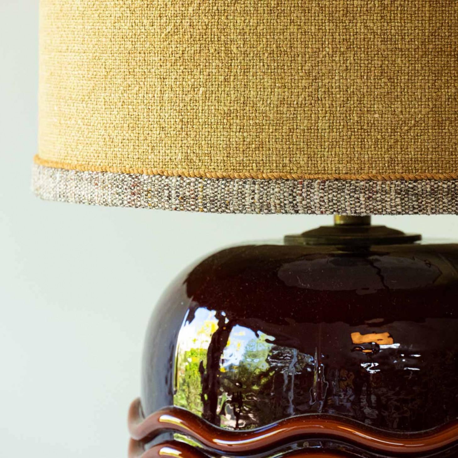 Glass Table Lamp Camel Brown With Walnut Base, New Silk Lampshade by R. Houben en venta 1