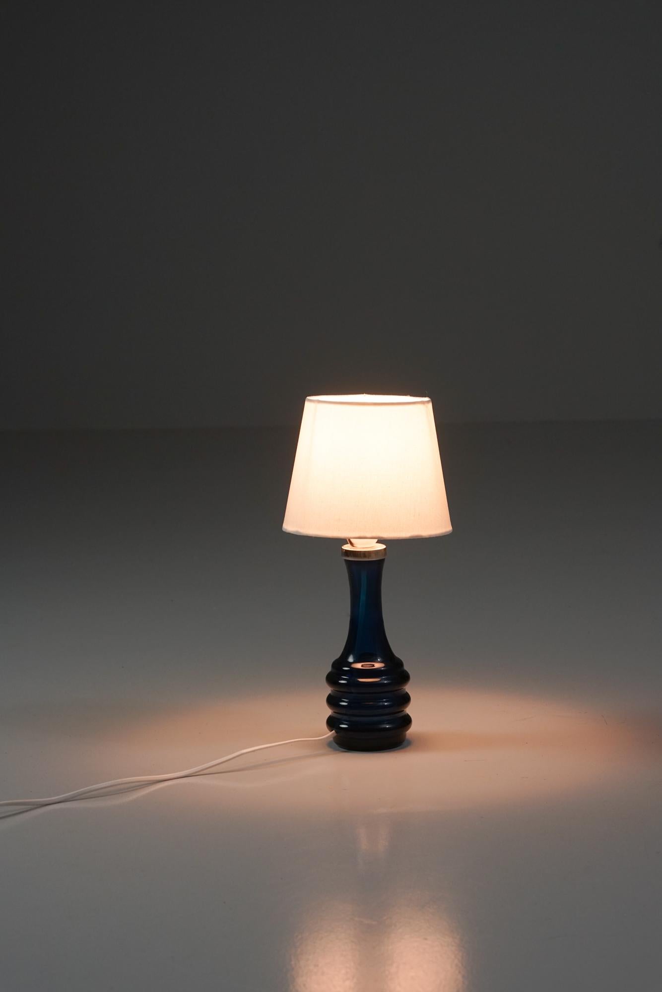 Lampe de table en verre, Carl Fagerlund, Orrefors, Suède, années 1970 Bon état - En vente à Helsinki, Uusimaa