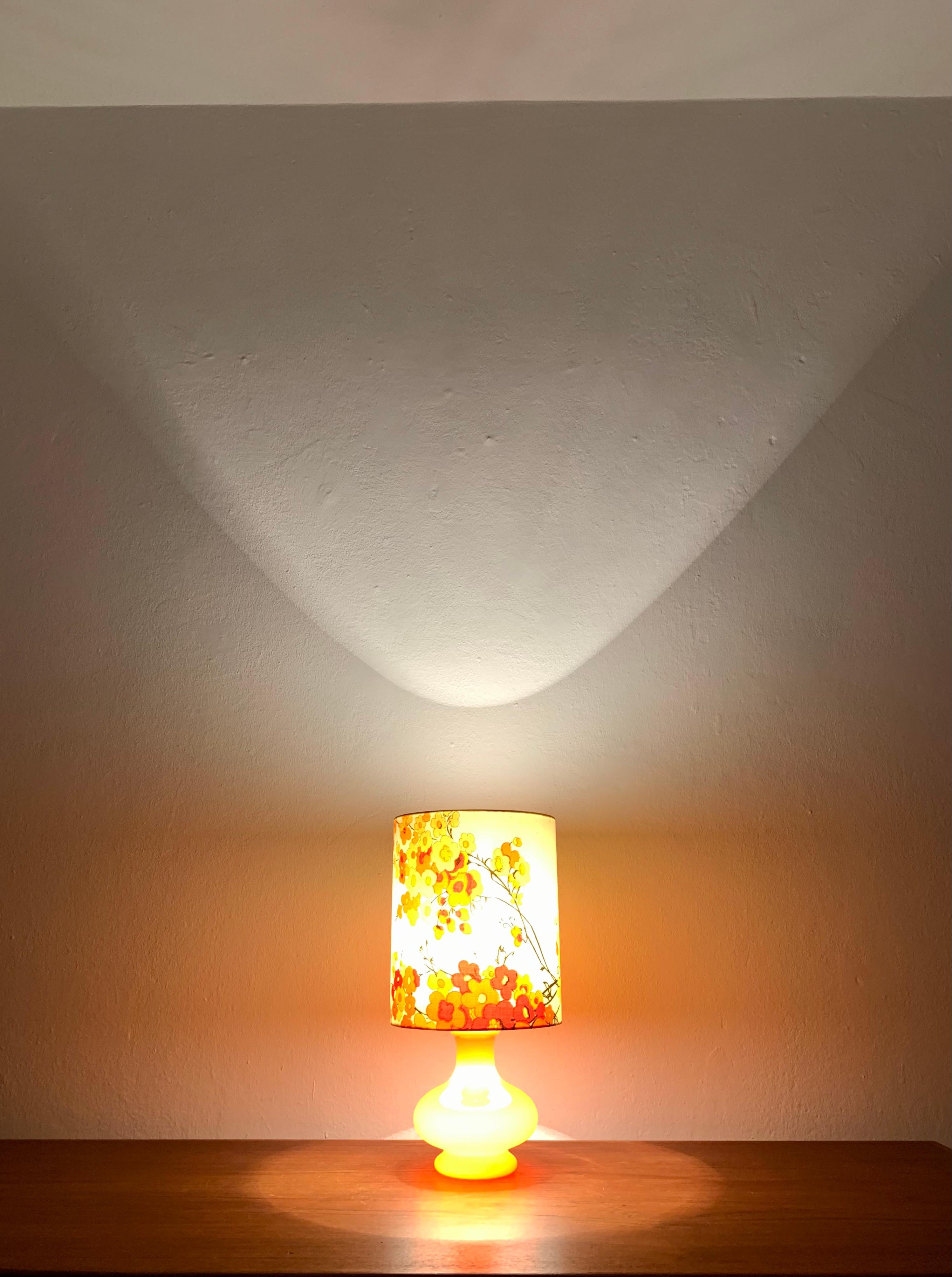 Milieu du XXe siècle Lampe de table en verre en vente