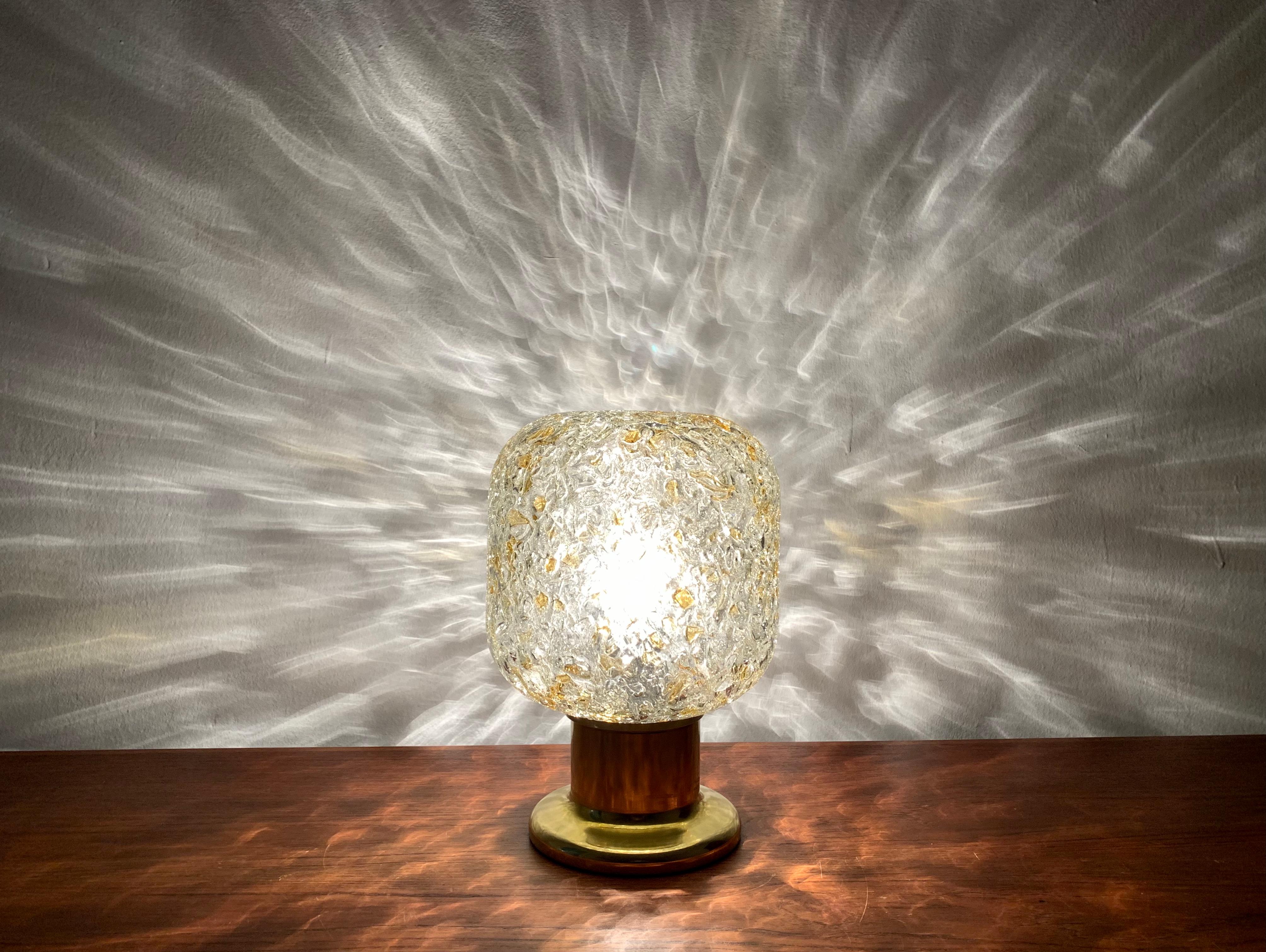 Glas-Tischlampe aus Glas von Doria (Mitte des 20. Jahrhunderts) im Angebot