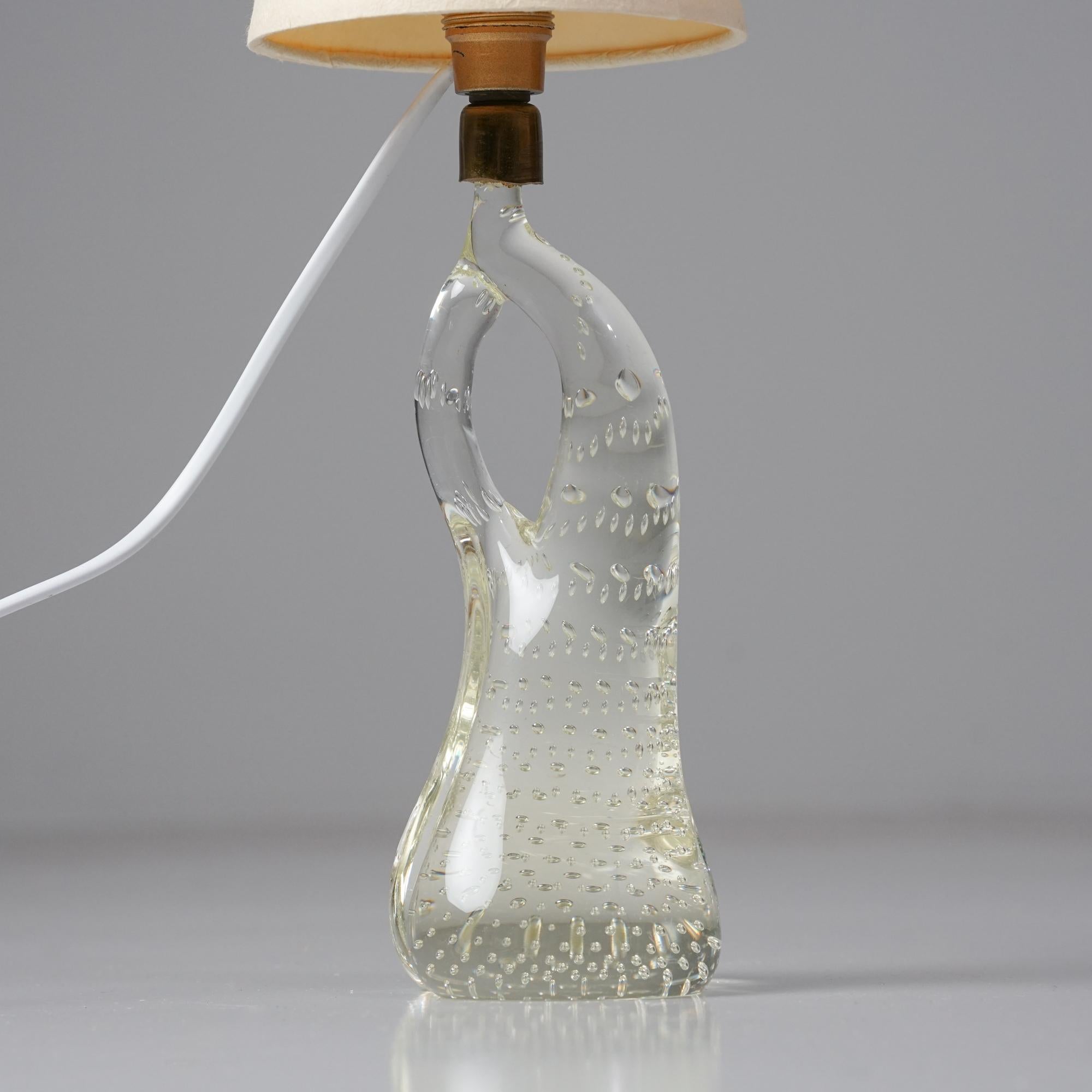 Lámpara de mesa de cristal, Italia, años 60 Moderno de mediados de siglo en venta