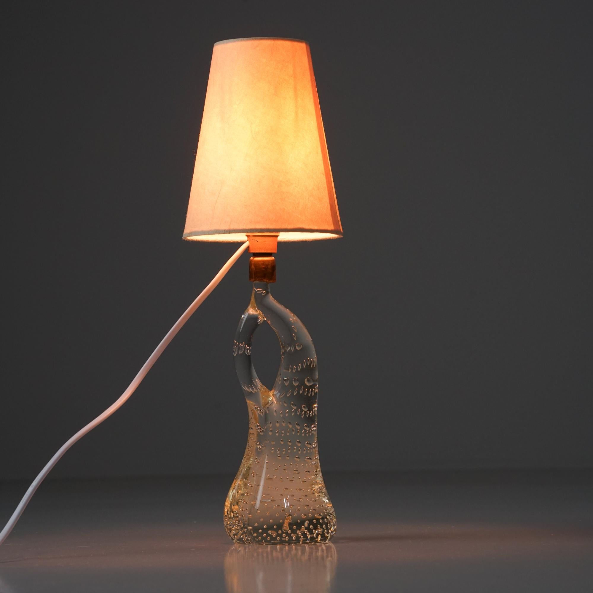 Lámpara de mesa de cristal, Italia, años 60 en Bueno estado para la venta en Helsinki, Uusimaa