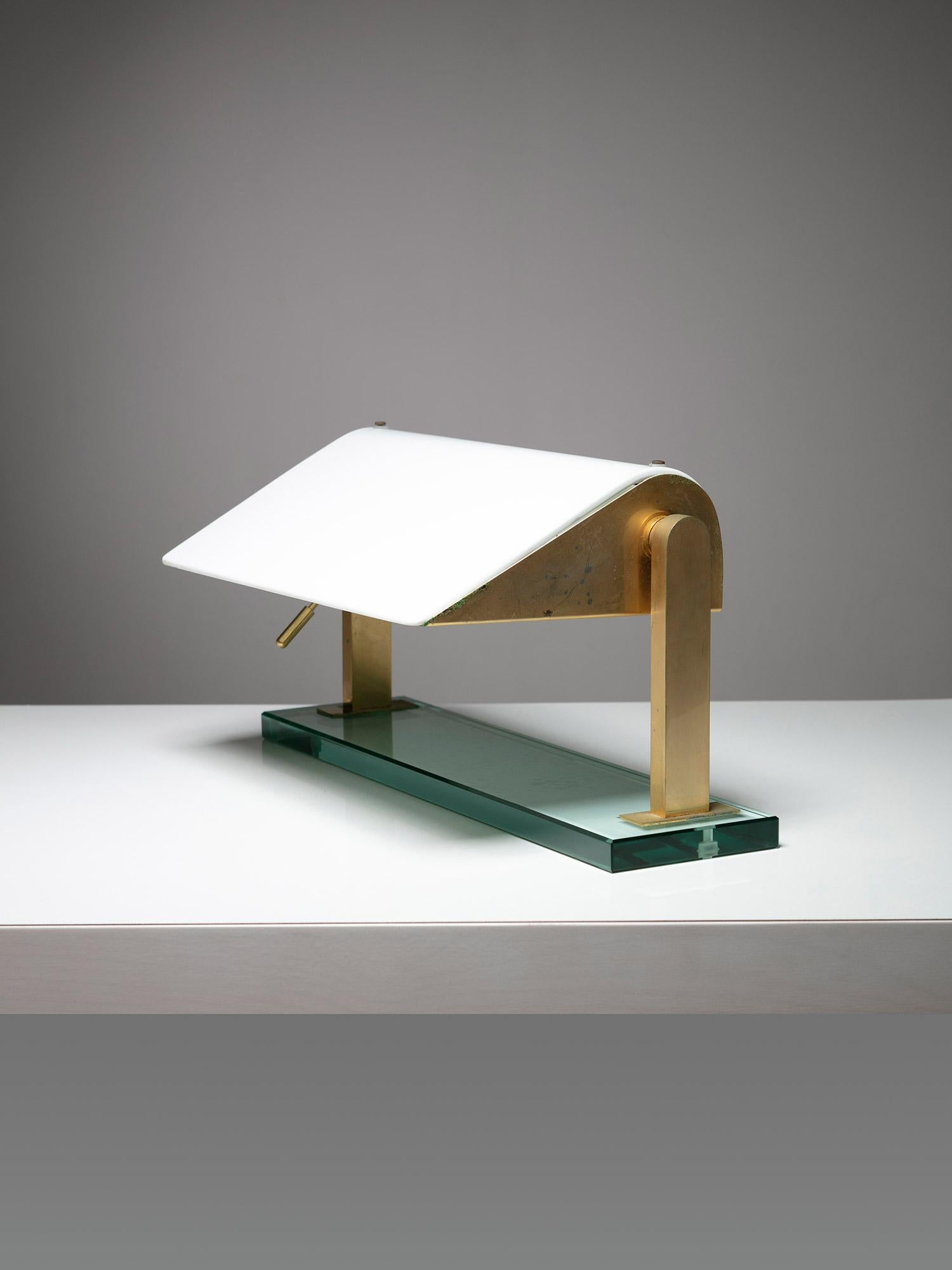 Rare table lamp by Pietro Chiesa for Fontana Arte.
Sophisticated combination of glass colors and brass frame.
Model 0836 lamp designed in 1930s and manufactured in the 70s.
