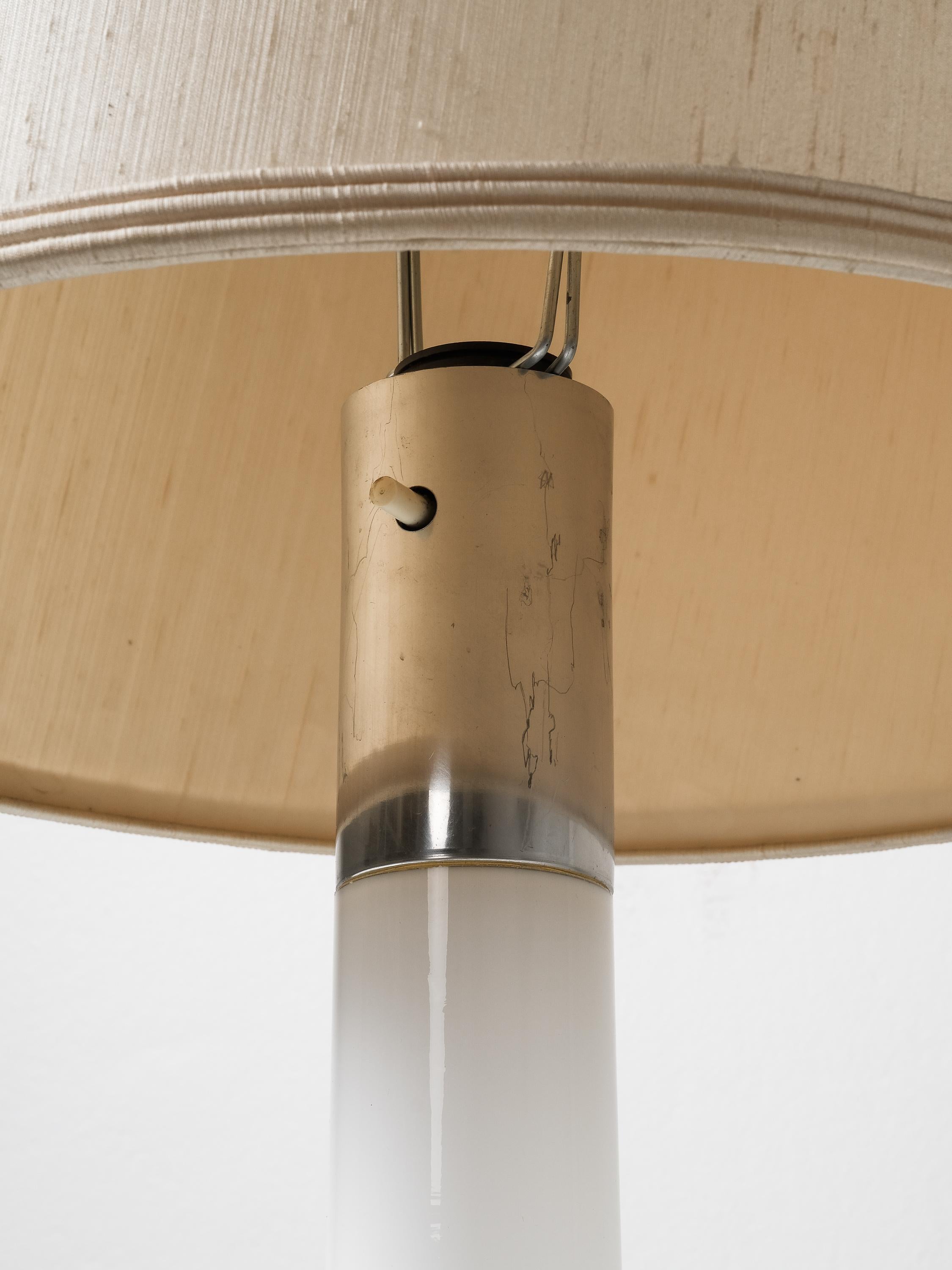 Lampada da tavolo in vetro Model 46-017 di Lisa Johansson-Pape per Orno, Finlandia, anni '60 in vendita 4