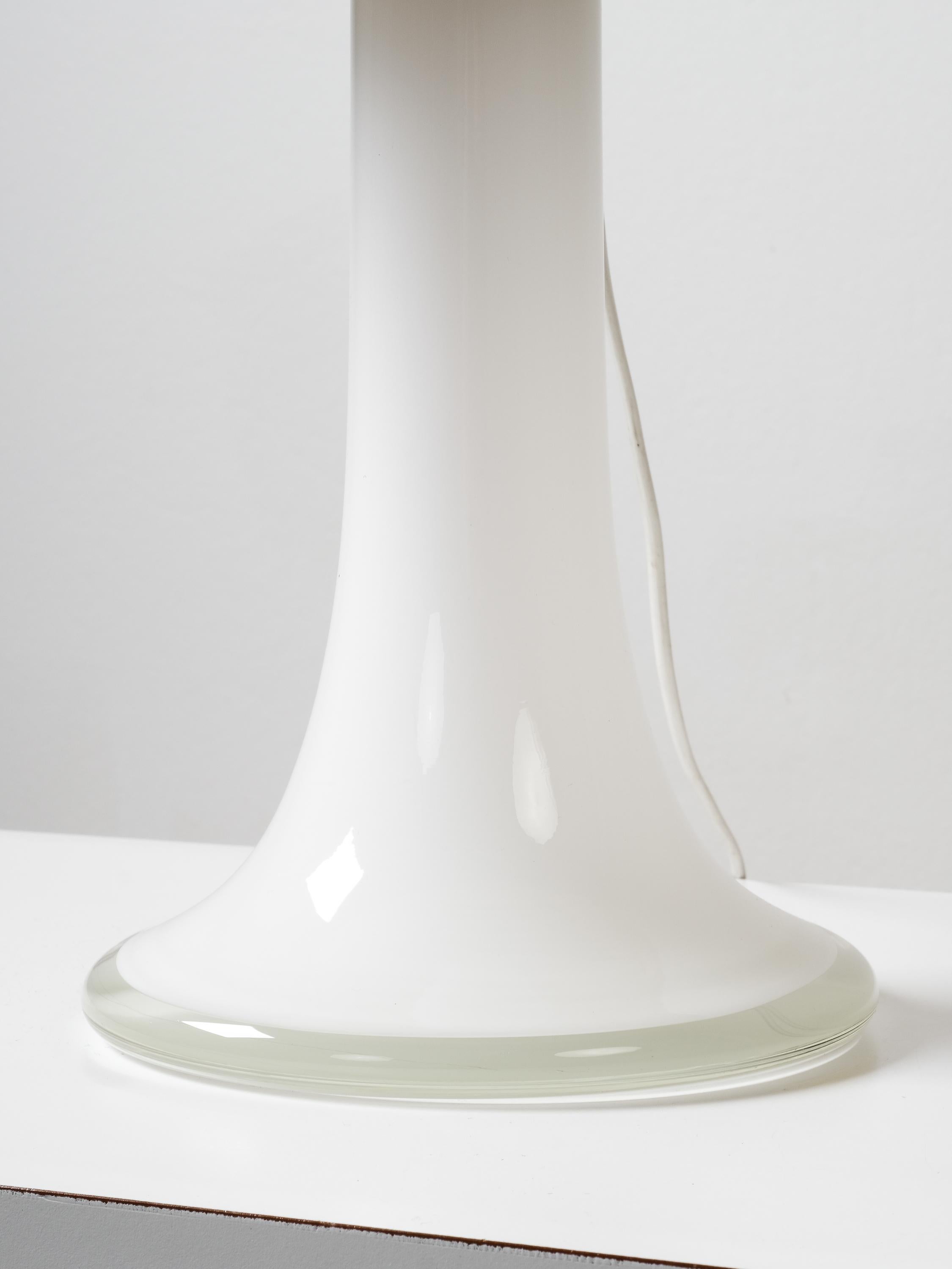 Lampada da tavolo in vetro Model 46-017 di Lisa Johansson-Pape per Orno, Finlandia, anni '60 in vendita 5