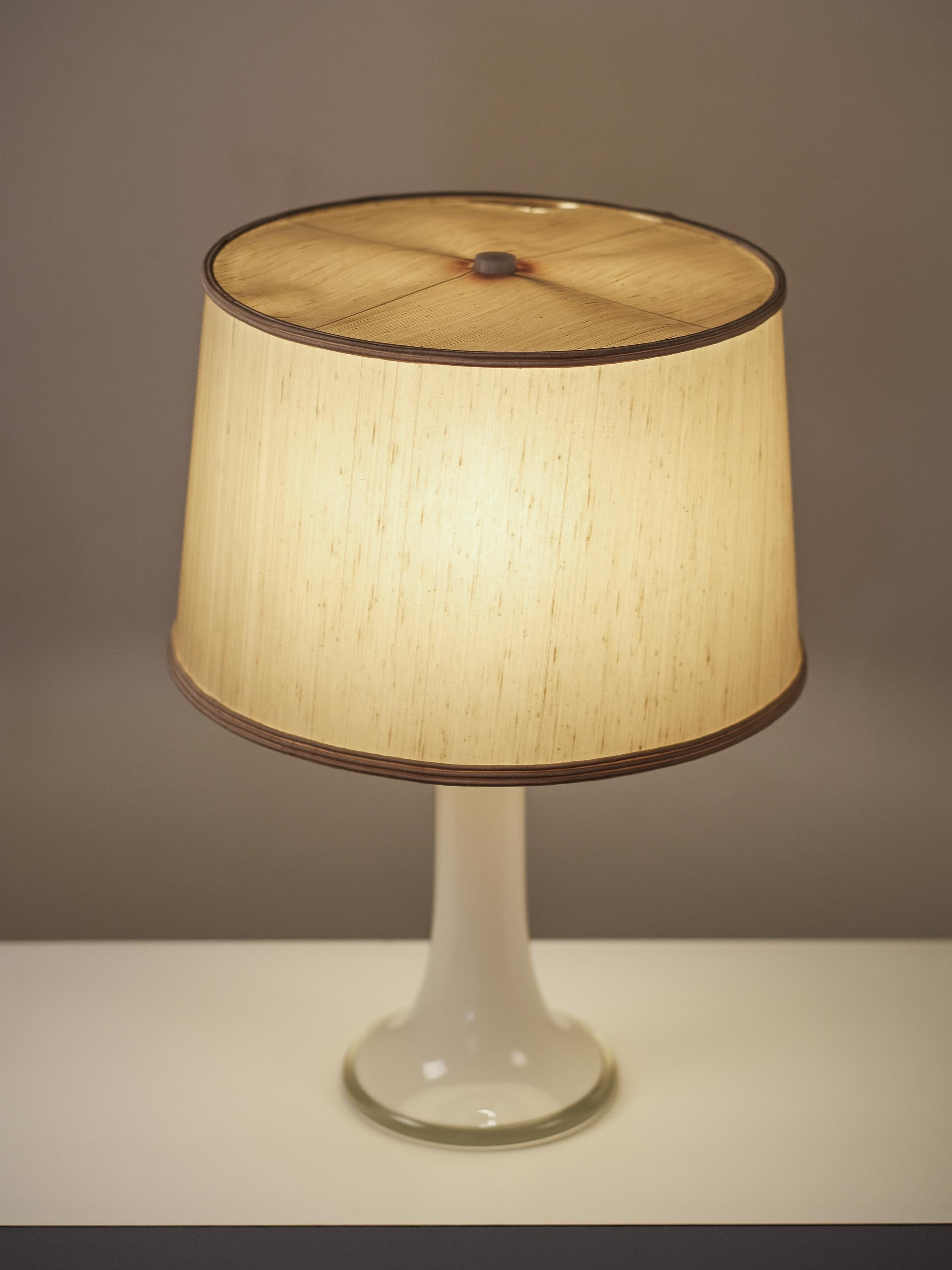 Lampada da tavolo in vetro Model 46-017 di Lisa Johansson-Pape per Orno, Finlandia, anni '60 in vendita 8