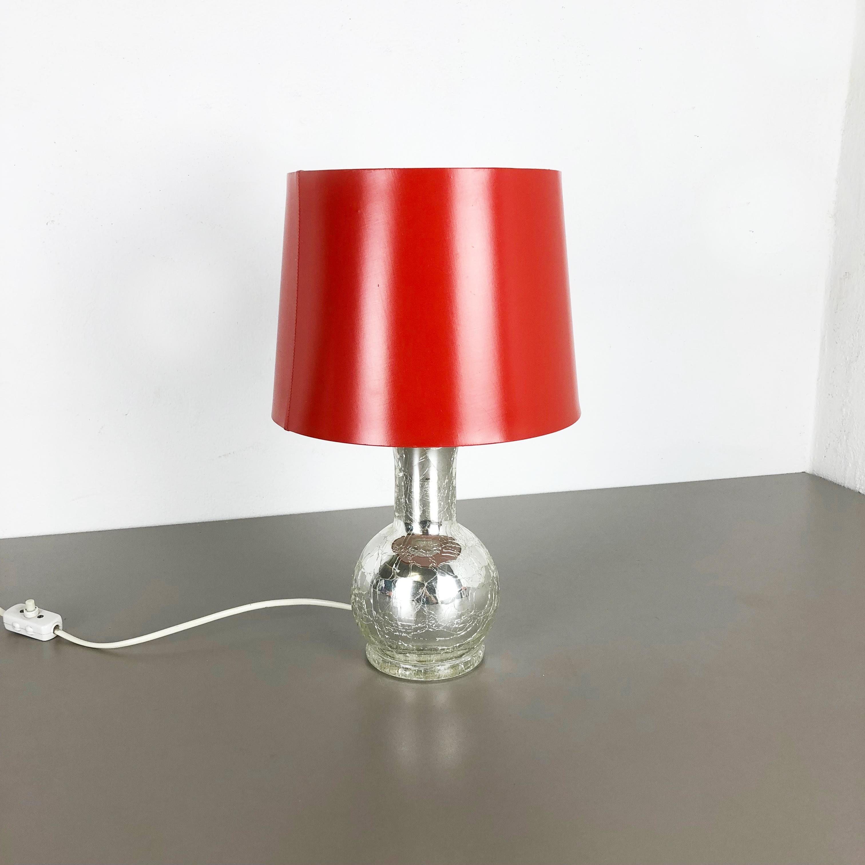 Article :

Lampe de table



Producteur : 

Luxus Vittsjö, Suède


Conception :

Uno & Östen Kristiansson


Origine : 

Suède


Âge : 

1970s



Description : 

Cette fantastique lampe de table a été conçue par Uno &