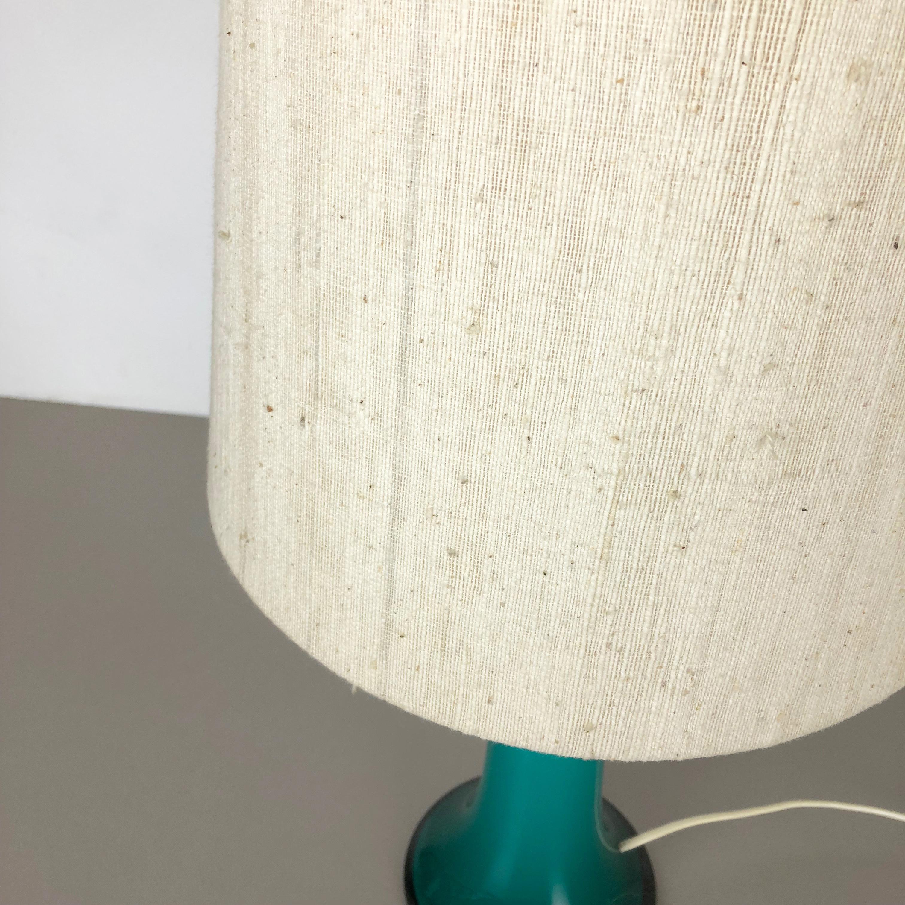 Lampe de table en verre par Uno & Östen Kristiansson pour Luxus Vittsjö, Suède, 1970 en vente 1