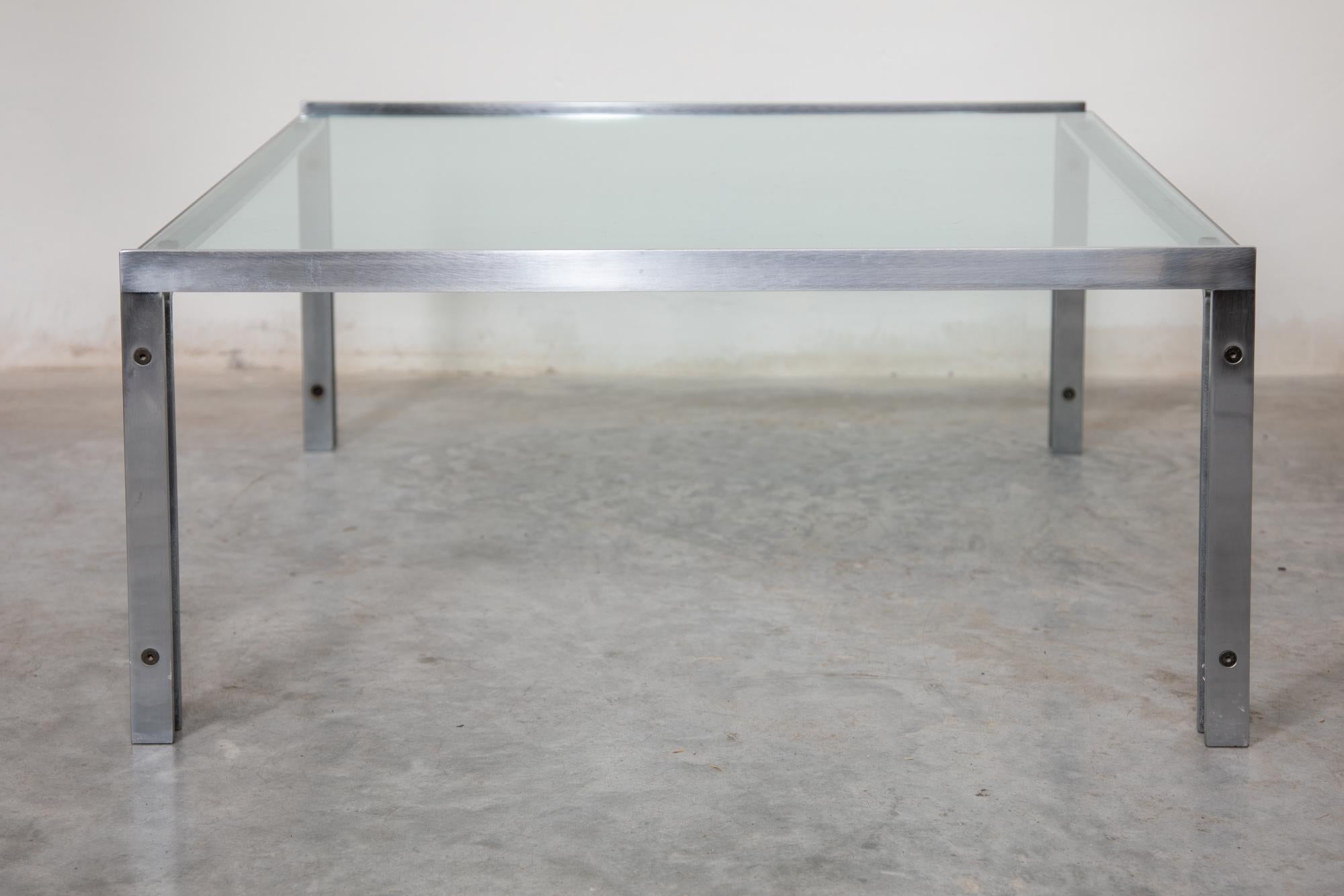 Mid-Century Modern Table basse à plateau en verre et chrome  en vente