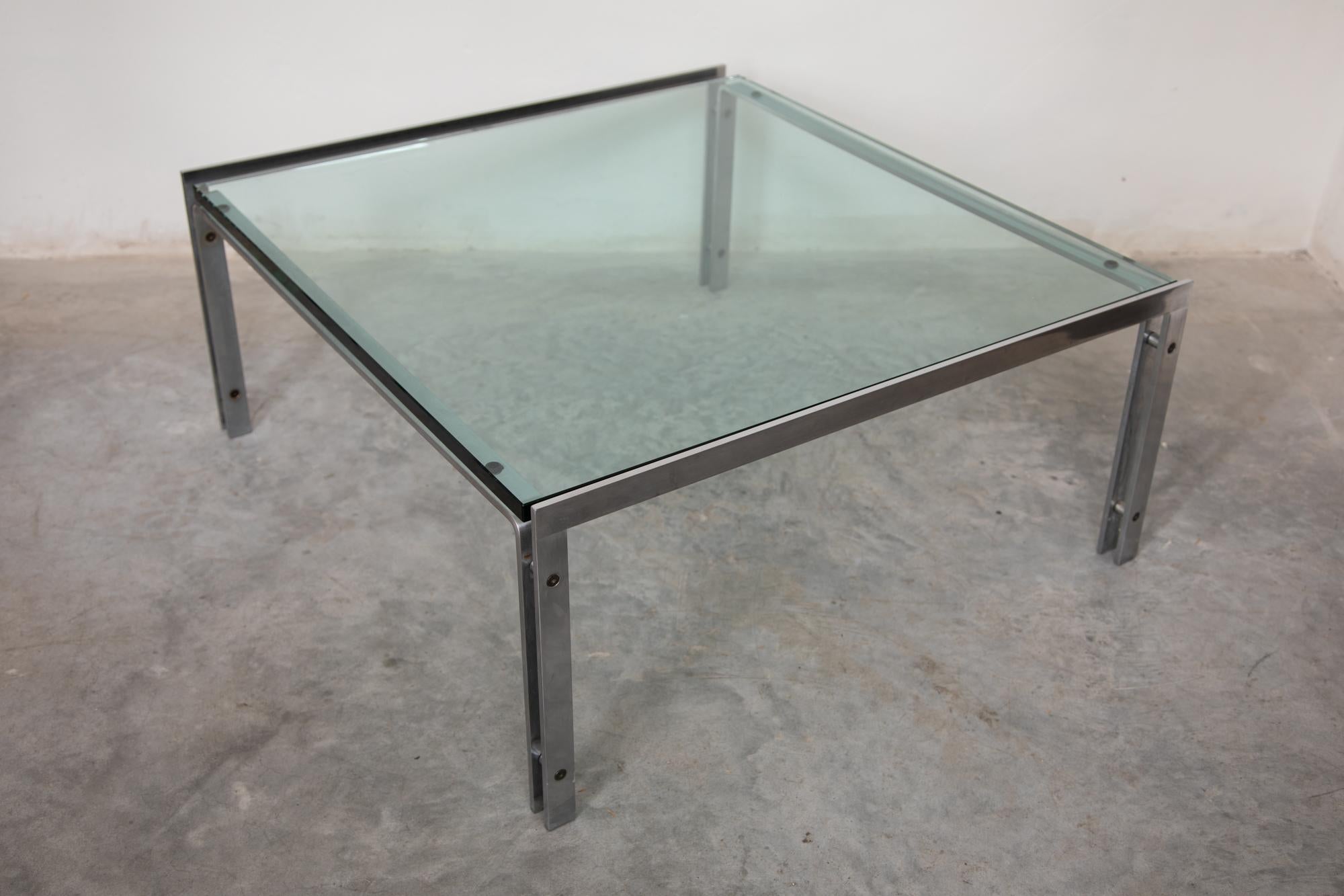 Allemand Table basse à plateau en verre et chrome  en vente