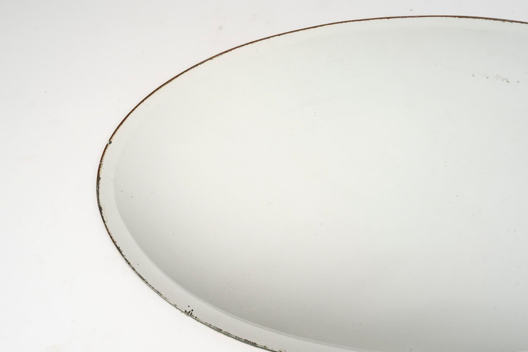 Glass top, centerpiece, beveled mirror, early 20th century.

Centerpiece, glass top, antique beveled mirror, felt backing, early 20th century.
H: 0.5 cm, W: 88.5 cm, D: 60 cm