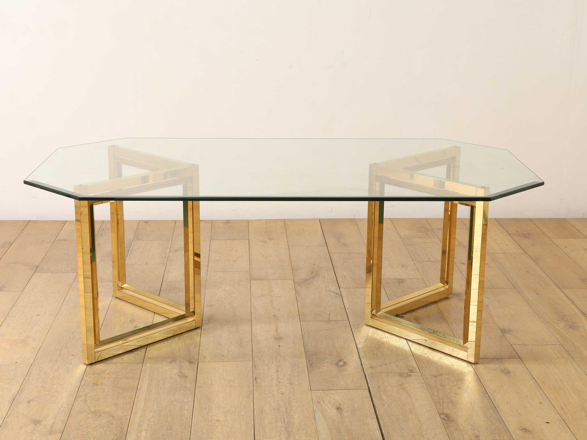 Couchtisch mit Glasplatte 1970er Jahre (Moderne der Mitte des Jahrhunderts) im Angebot