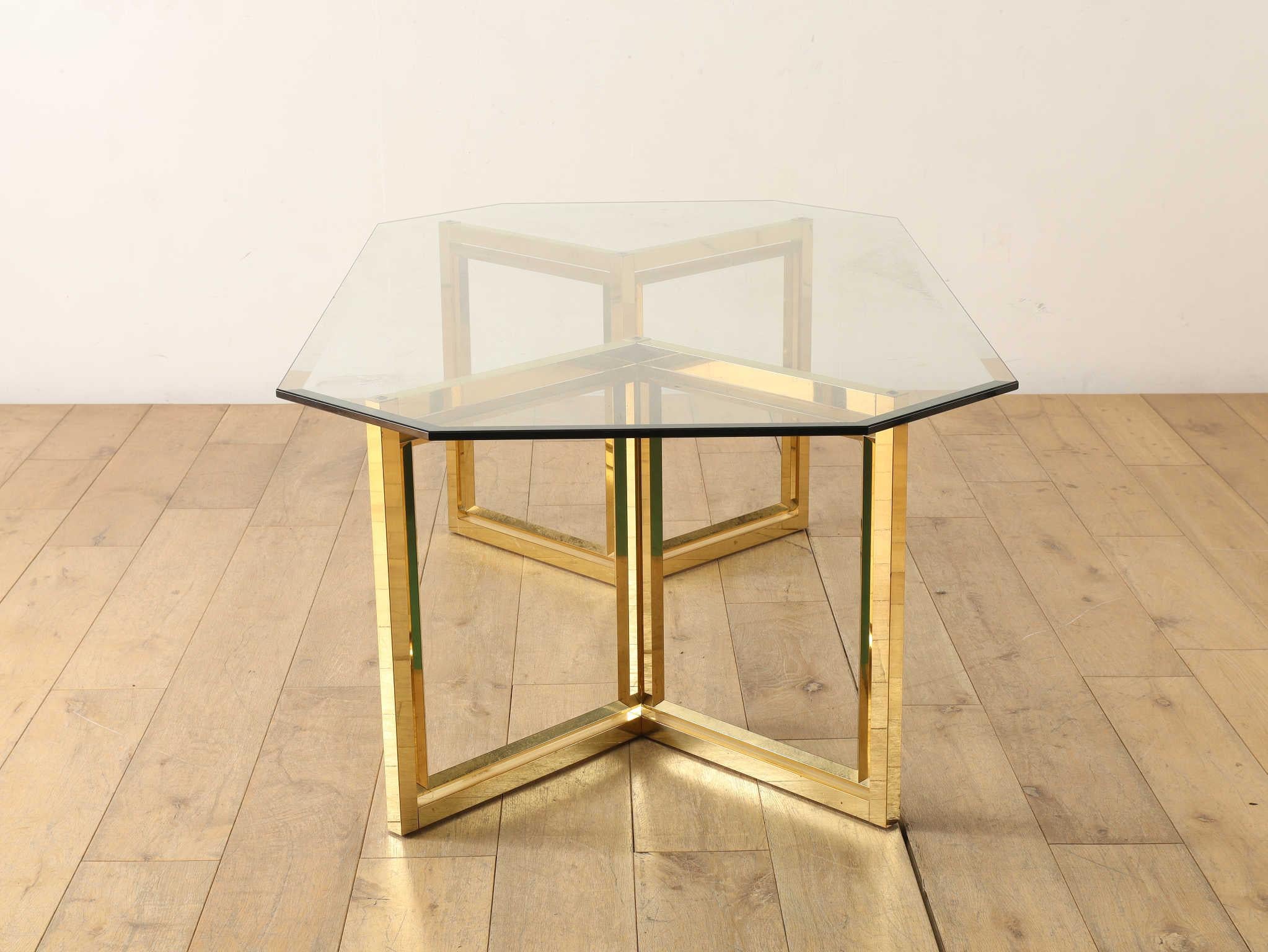 Couchtisch mit Glasplatte 1970er Jahre (Italienisch) im Angebot