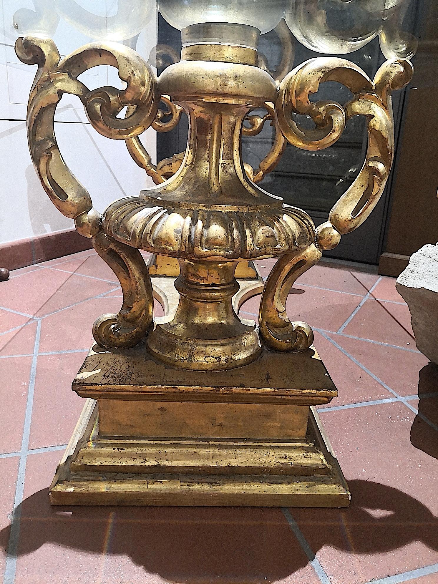 Table basse à plateau en verre de la fin du XVIIIe siècle:: ornements italiens en bois doré de Sicile 5