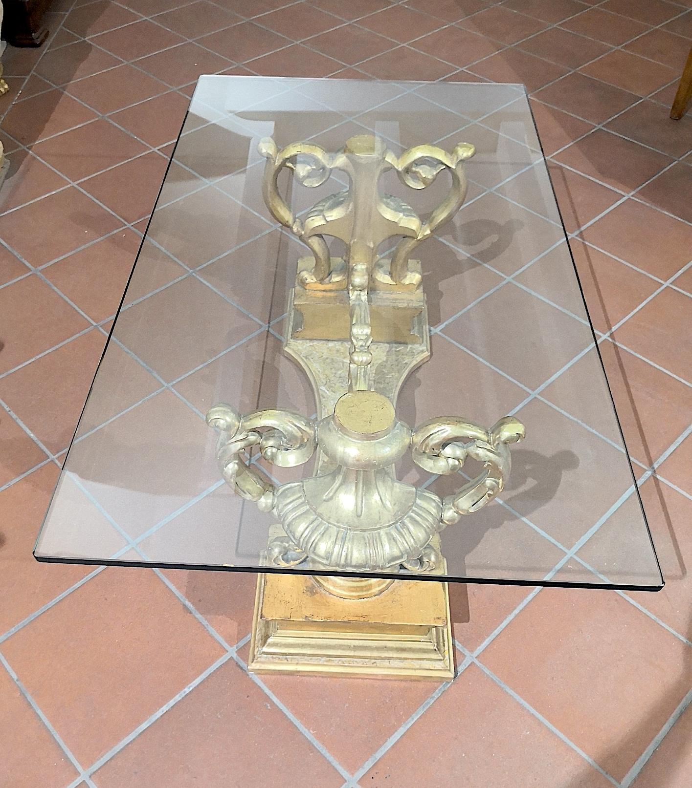 Table basse à plateau en verre de la fin du XVIIIe siècle:: ornements italiens en bois doré de Sicile 7