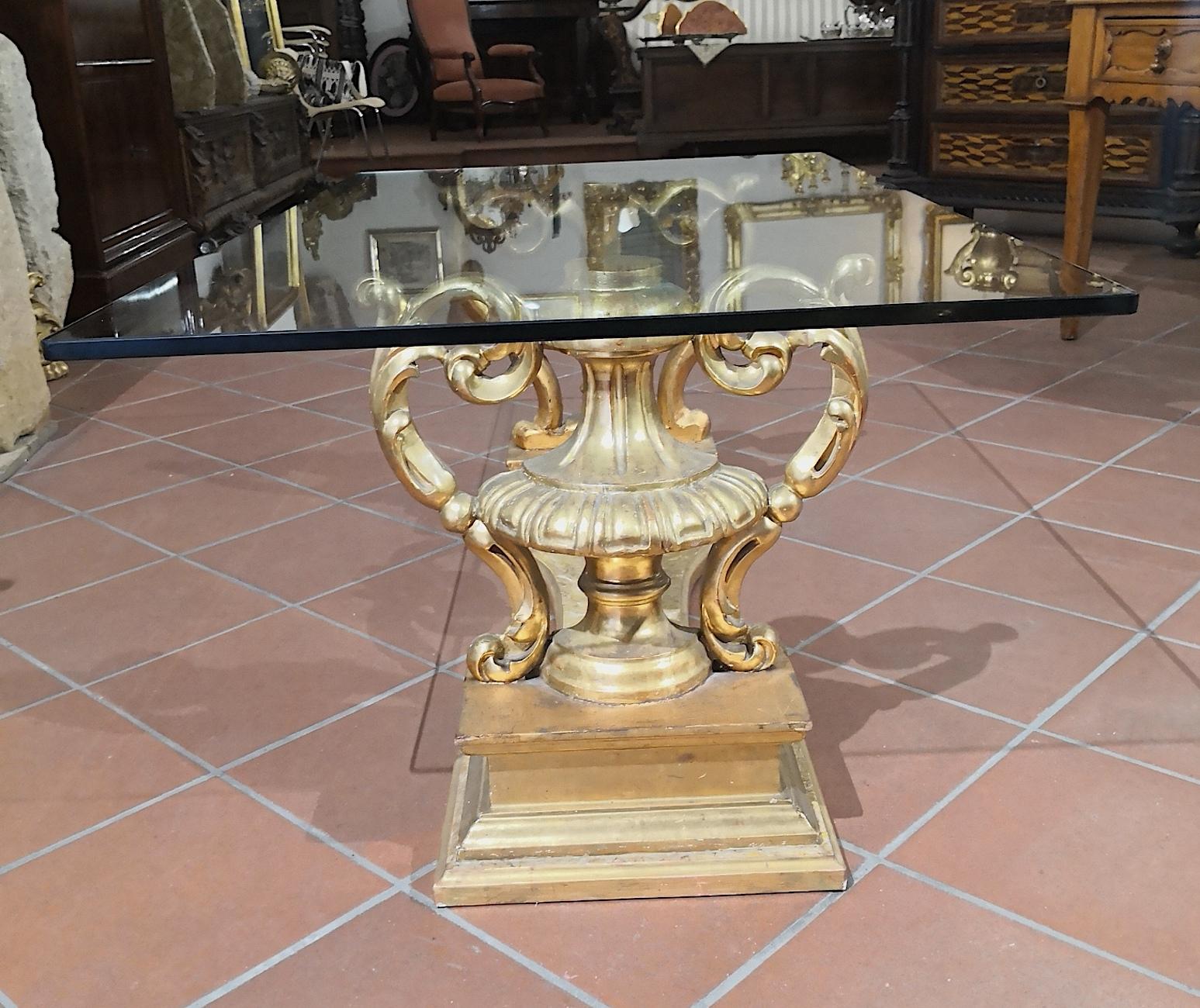 Table basse à plateau en verre de la fin du XVIIIe siècle:: ornements italiens en bois doré de Sicile 8