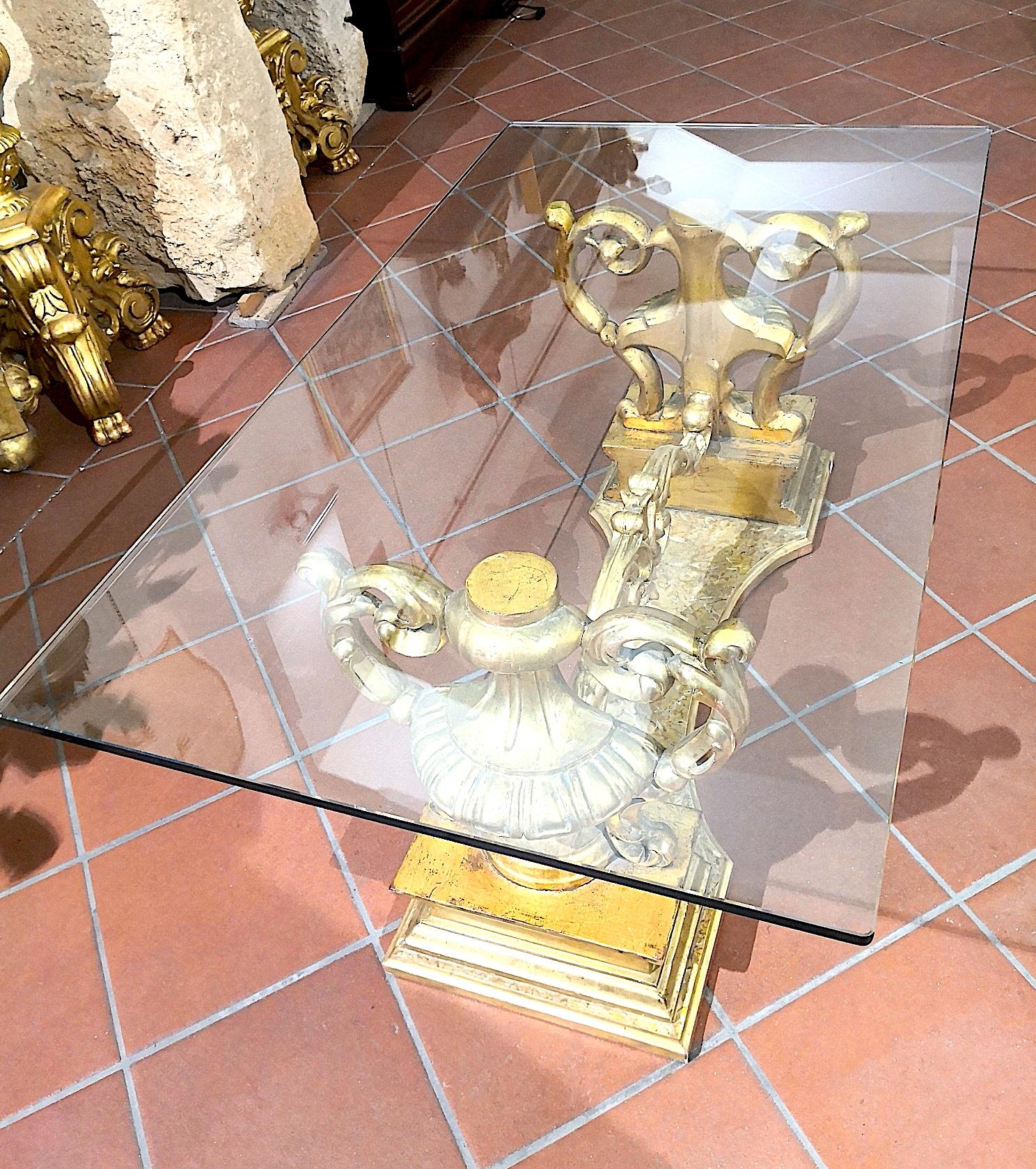 Table basse à plateau en verre de la fin du XVIIIe siècle:: ornements italiens en bois doré de Sicile 10