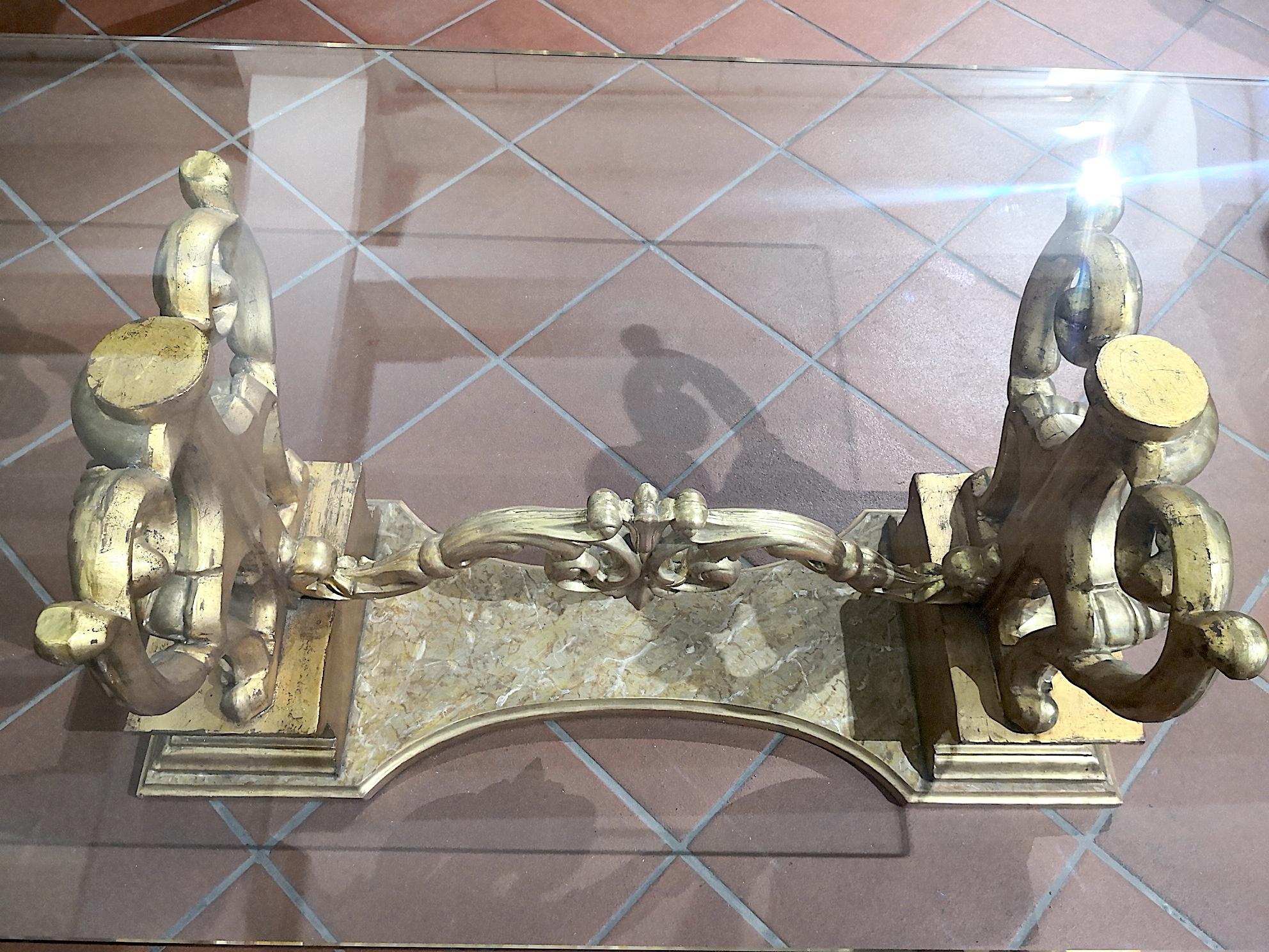Table basse à plateau en verre de la fin du XVIIIe siècle:: ornements italiens en bois doré de Sicile 13