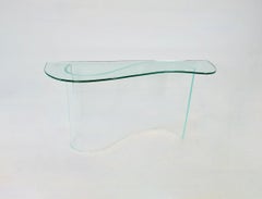 Consolle da ingresso con piano in vetro e base a onda in lucite