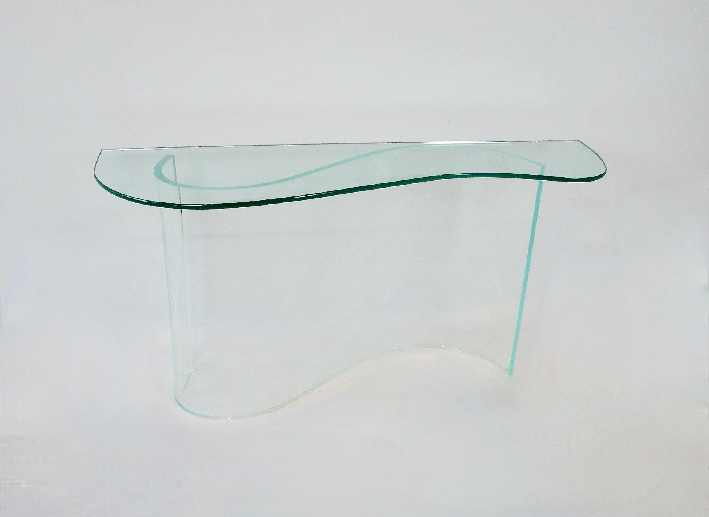 Postmoderne Console d'entrée à plateau en verre sur base lucite en forme de vague